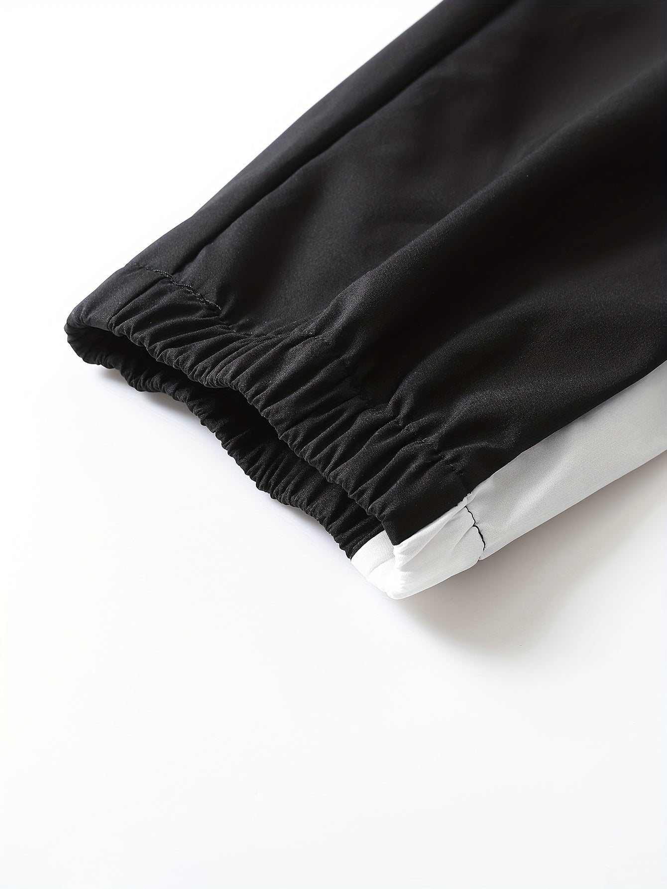 Yoz, kuz va qish mavsumi uchun kapüşonli kurtka, shortlar va shimlardan iborat erkaklar sport tasodifiy kostyumi, rang blokirovkasi bilan juft uslubida.