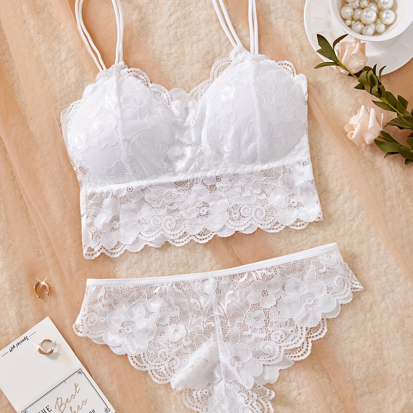 White Lace Lingerie Set with Scalloped Neckline Removable Pad Bra and Low-Rise Panties