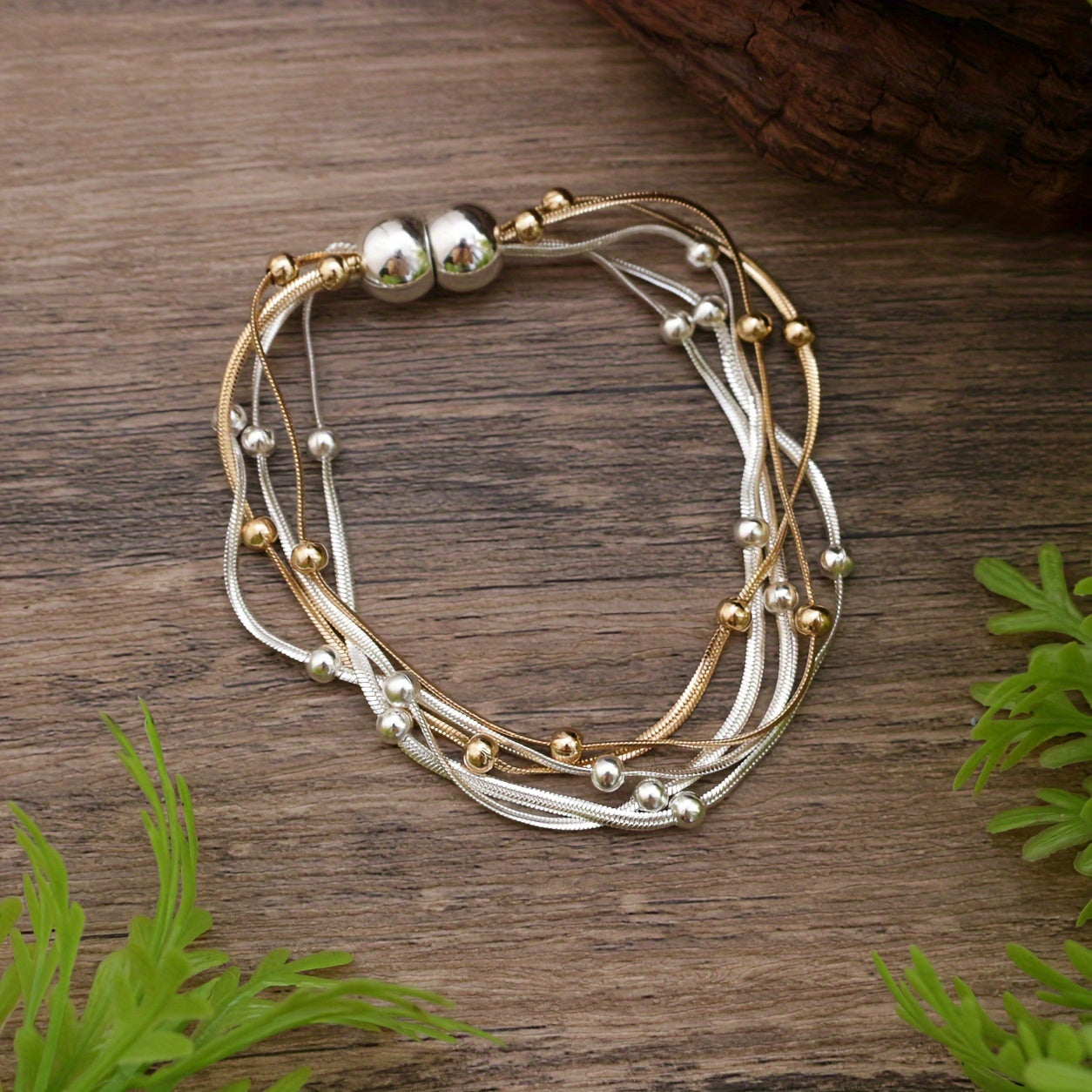 KAMILLE Vintage Punk uslubidagi misdan yasalgan qatlamli ilon zanjirli bilaguzuk va marjon to'plami, magnit qopqoq bilan, partiya va kundalik kiyim uchun uniseks zargarlik, Mardi Gras kuni aksessuar. Nikelga chidamli quloq to'pi va sovg'a uchun tayyor.