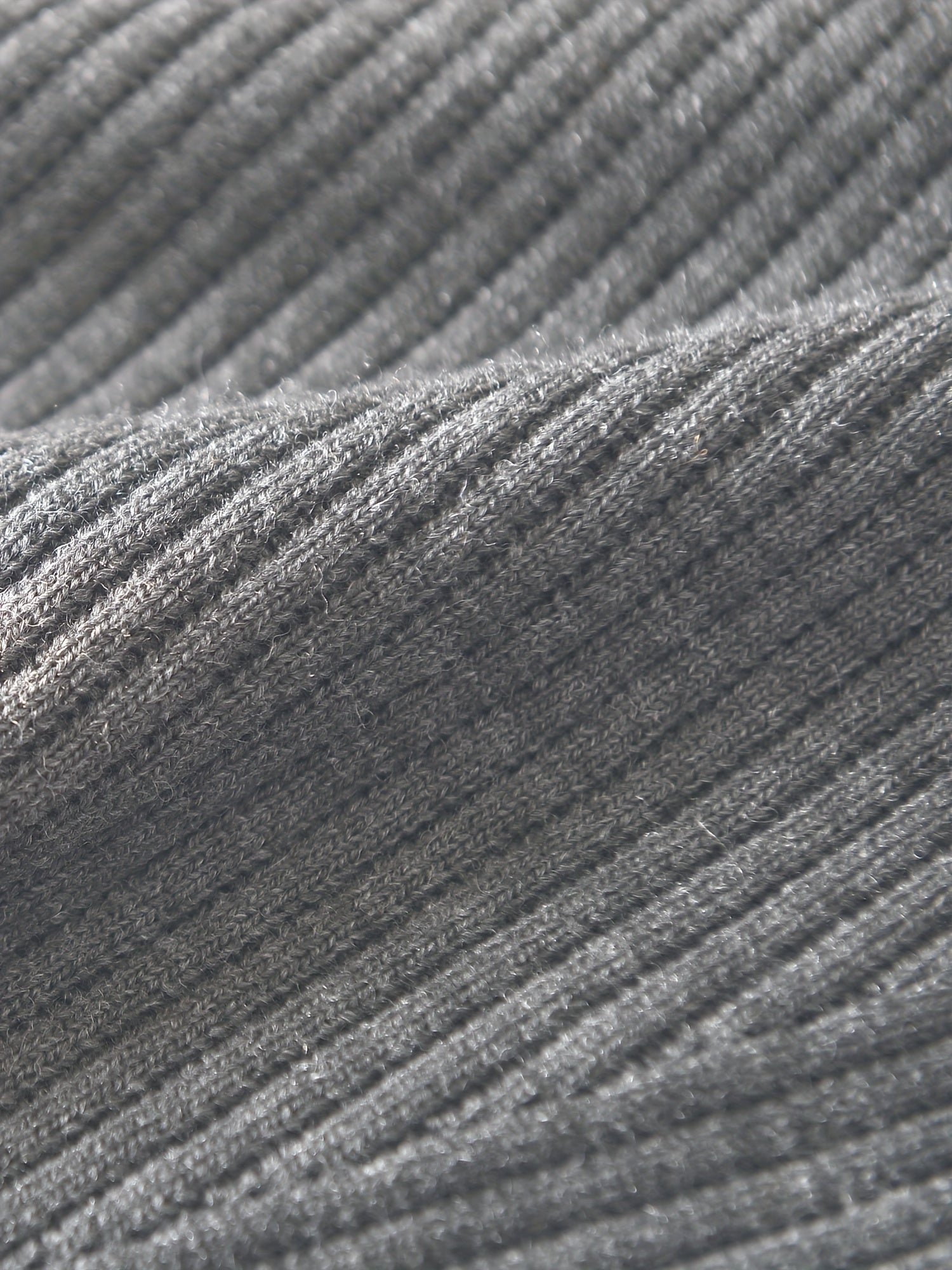 Erkaklar uchun yelkasiz V-shaklidagi trikotaj sviter vest