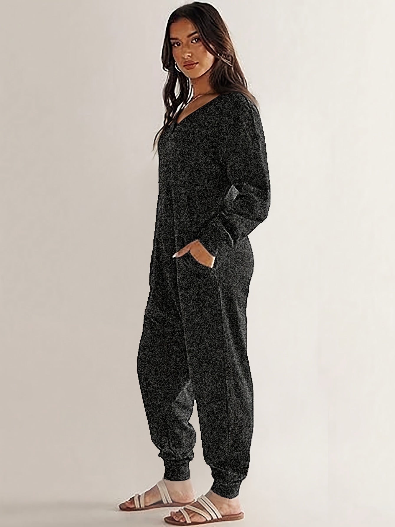 Mono sin mangas de talla grande para mujer con escote en V profundo y hombros caídos, color negro