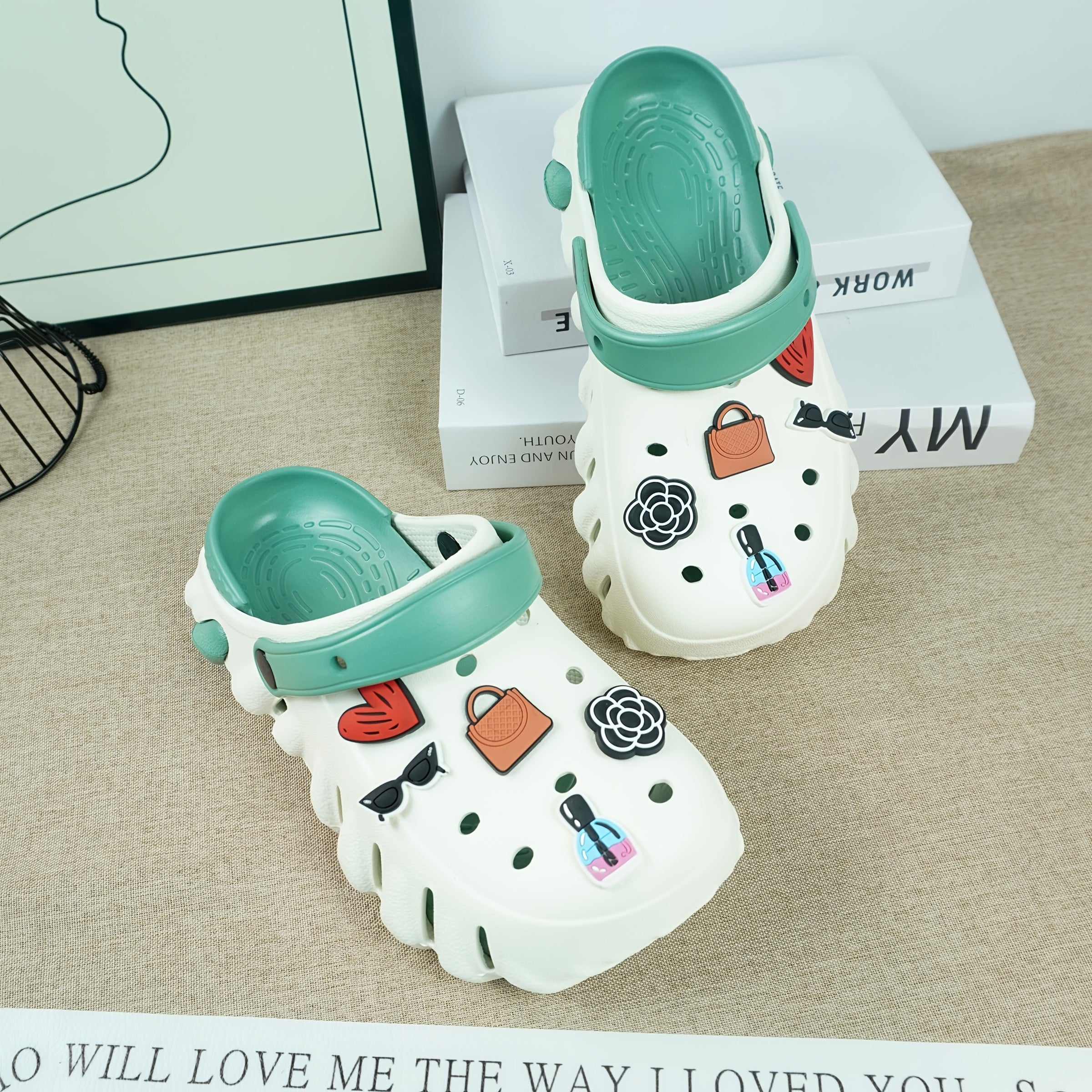 Женские сабо из EVA с сердечками и цветочными акцентами, дышащие, всесезонные, белые