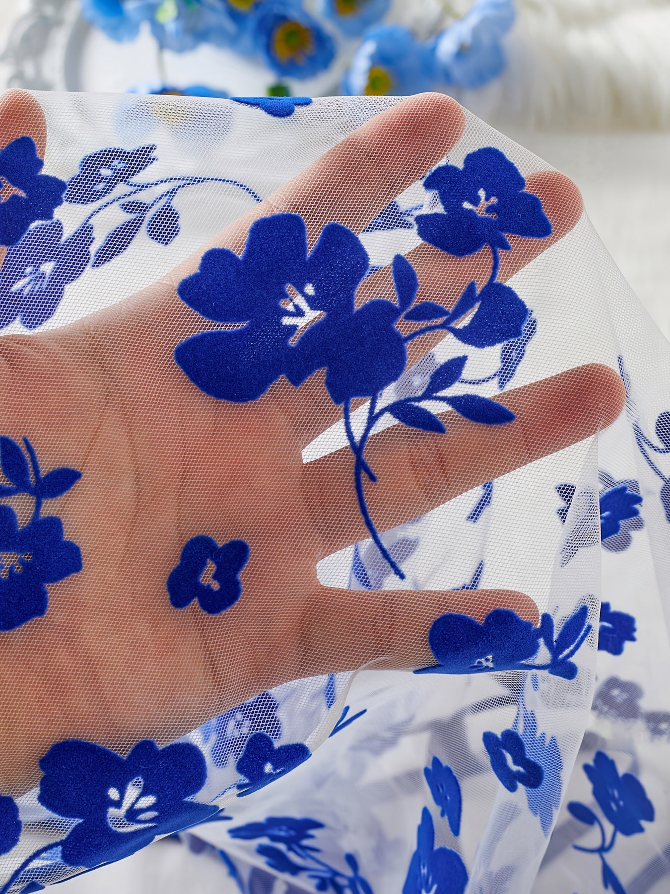 Plus o'lchamli ayollar uchun gul naqshli tarmoq uyqu kiyimlari to'plami kontrast tafsilotlar bilan