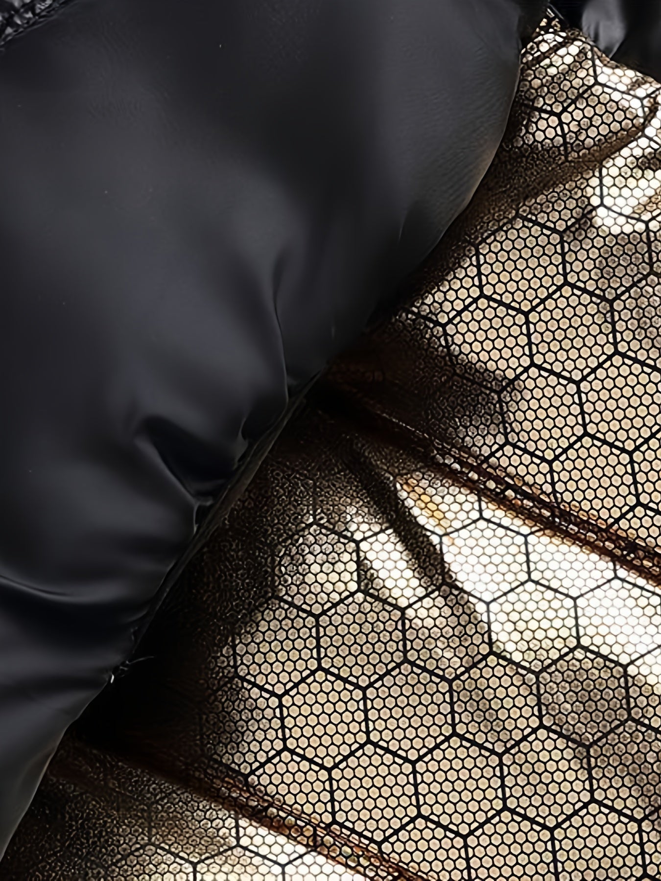 Детский жилет без рукавов с капюшоном для осенне-зимних прогулок и активного отдыха