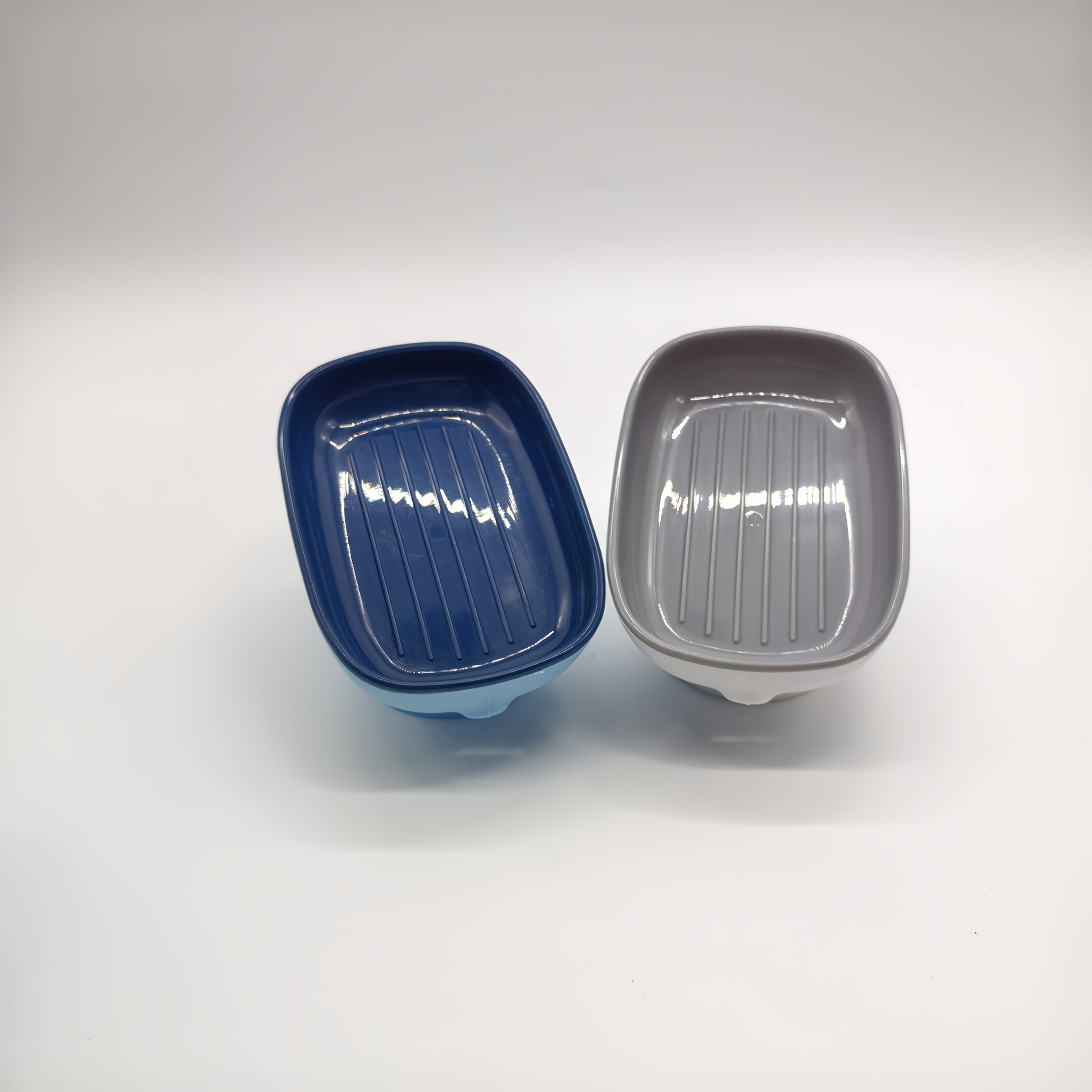 Plastik oval sabun idishi, oktopus so'rg'ichi, sirpanmaydigan asos. Sabunni ushlab turish uchun hammomda yoki oshxonada ishlatilishi mumkin. Hashamatli yengil dizayn.