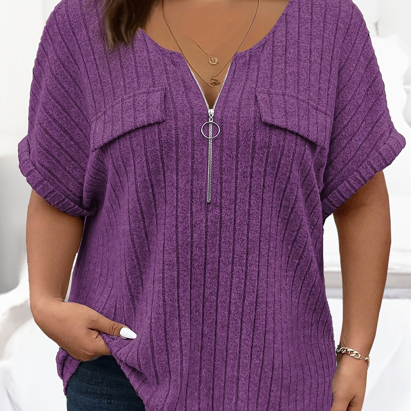 Women’s Plus Size Crew Neck T-Shirt Short Sleeve Zipper Faux Pockets