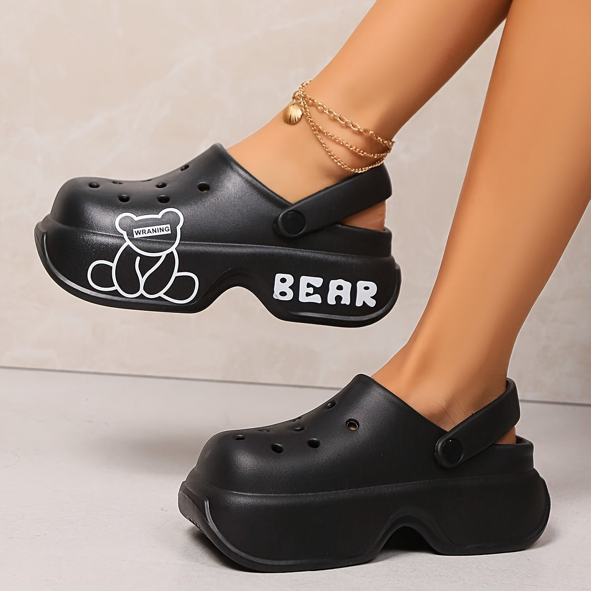Women's Cartoon Bear EVA Clogs Comfortable Lightweight Non-Slip Beach Sandals