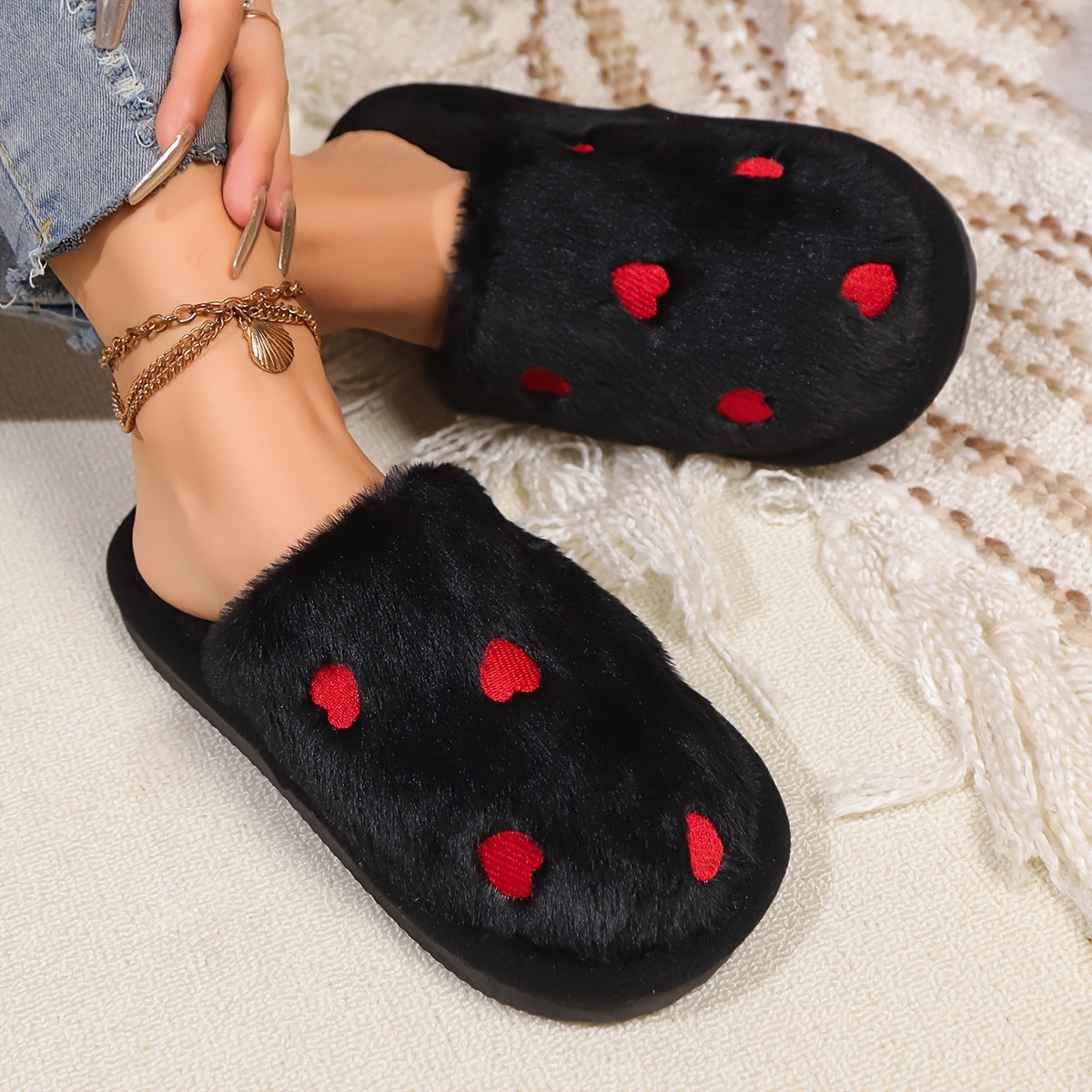 Women's Winter Slippers with Heart Pattern Non-Slip EVA Sole Cozy Warm Indoor Outdoor Black White Pink