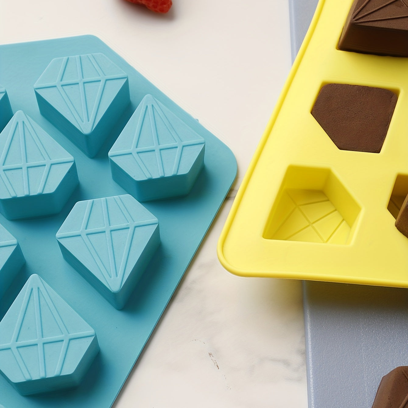 Unisex Silicone Ice Tray Mold for Elegant Cocktails and Beverages