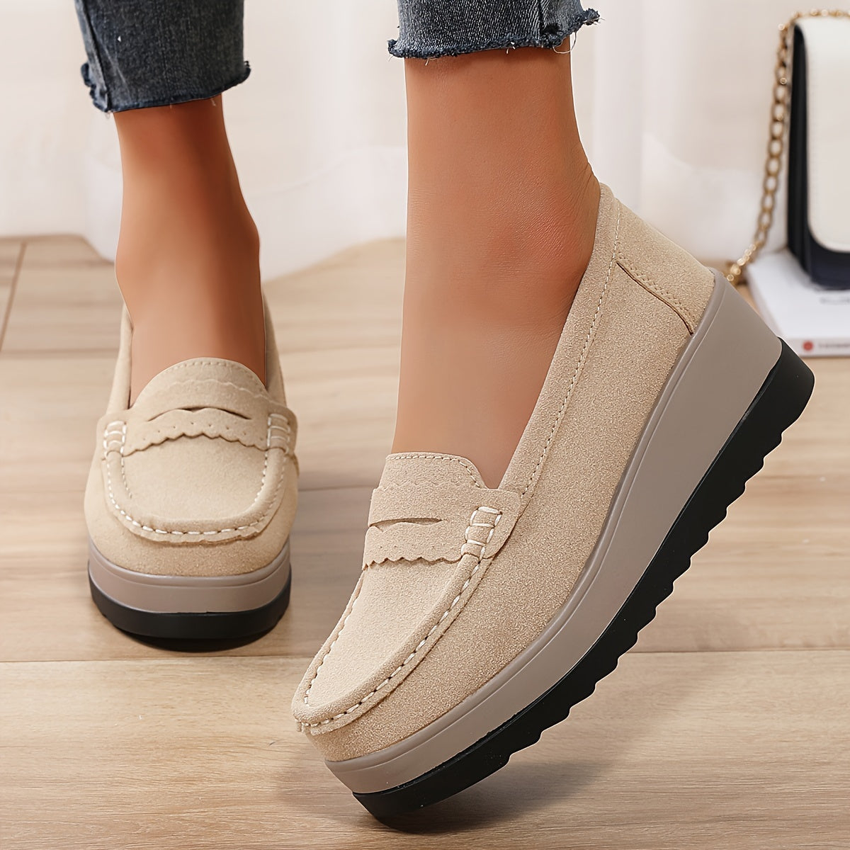 Mocasines casuales para mujer con suela de plataforma suave y detalles transpirables con recortes