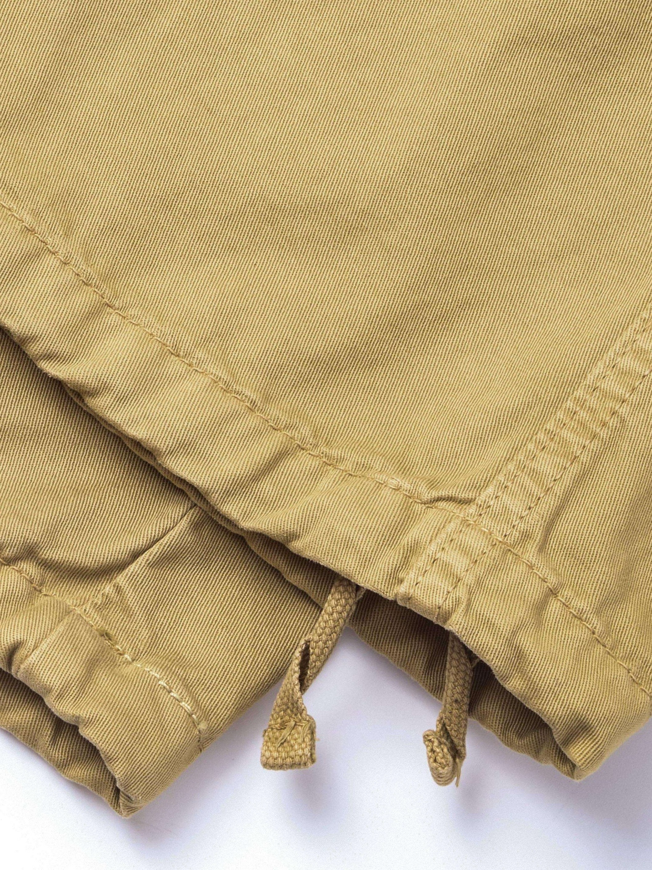 Erkaklar uchun plussiz rangli yuk shimlari, keng kesimda, toza paxtadan tayyorlangan, barcha mavsumlar uchun mos. 8 cho'ntak va ko'cha uslubidagi dizayn xususiyatlariga ega.