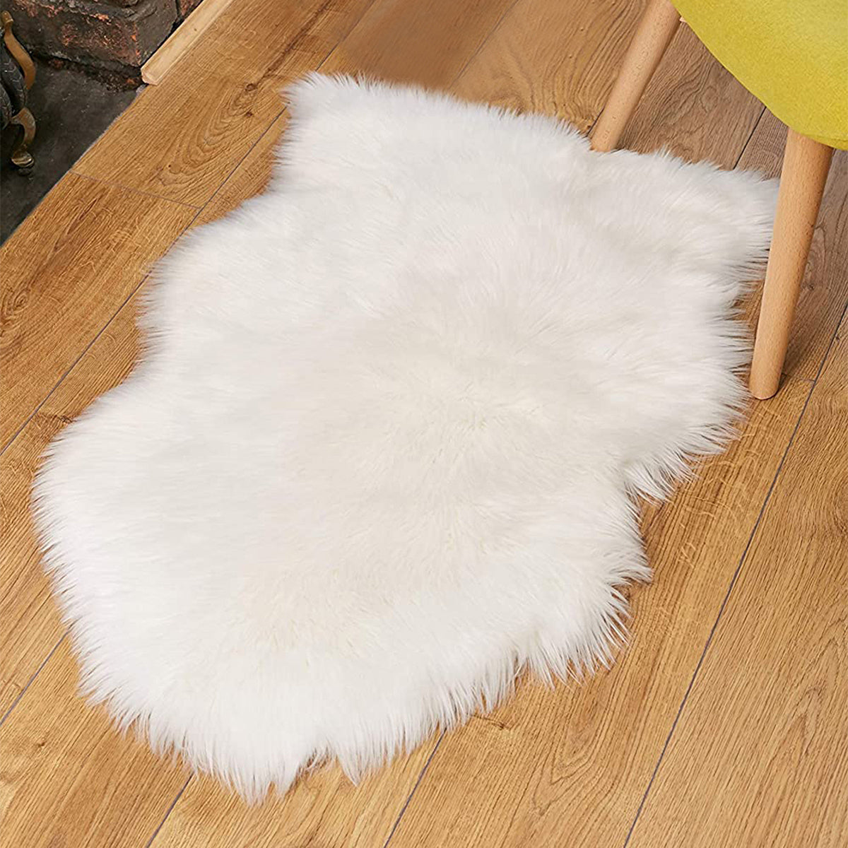 White Plush Faux Fur Rug Soft Washable Fuzzy Shag Area Rug for Living Room Bedroom Nursery