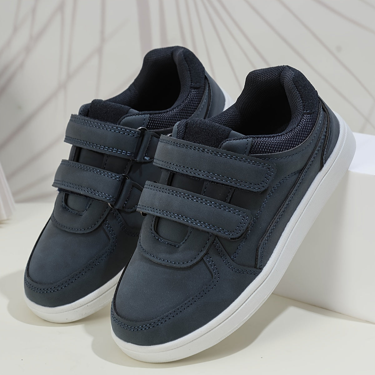 Boys All-Season Lightweight Non-Slip Casual Sneakers with Splicing and Round Toe