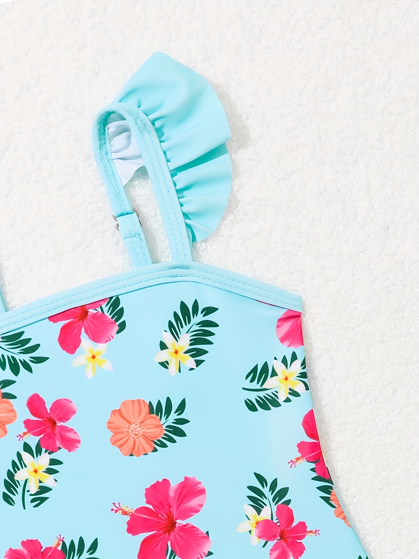 Qizlar uchun sevimli ananas naqshli bir qismli suzish kiyimi, tez quriydigan, cho'ziluvchan polyesterdan tayyorlangan, ruffle detali, bolalar uchun yelkasiz dizayn.