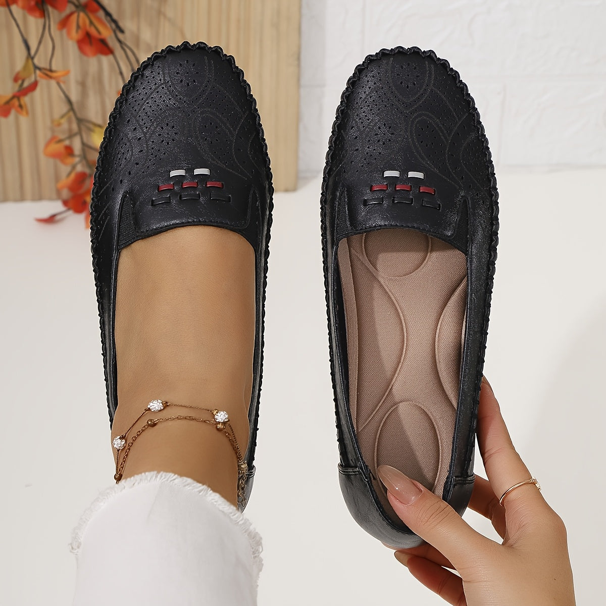 Ayollar uchun tekis poyabzal, bir rangli, kundalik, lazer bilan kiyiladigan, katta o'lcham