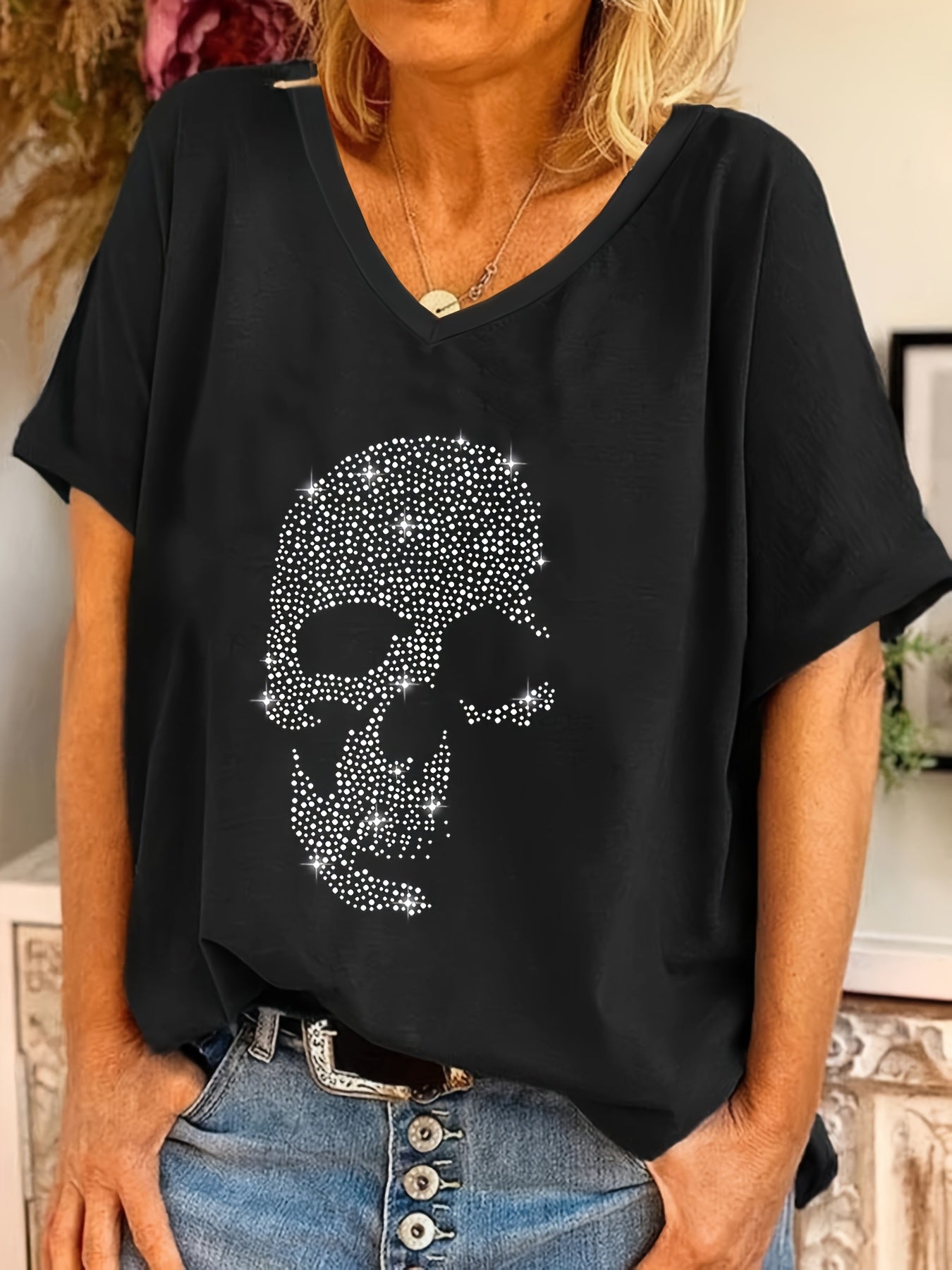 Camiseta casual de mujer talla grande con escote en V y calavera de pedrería en rosa