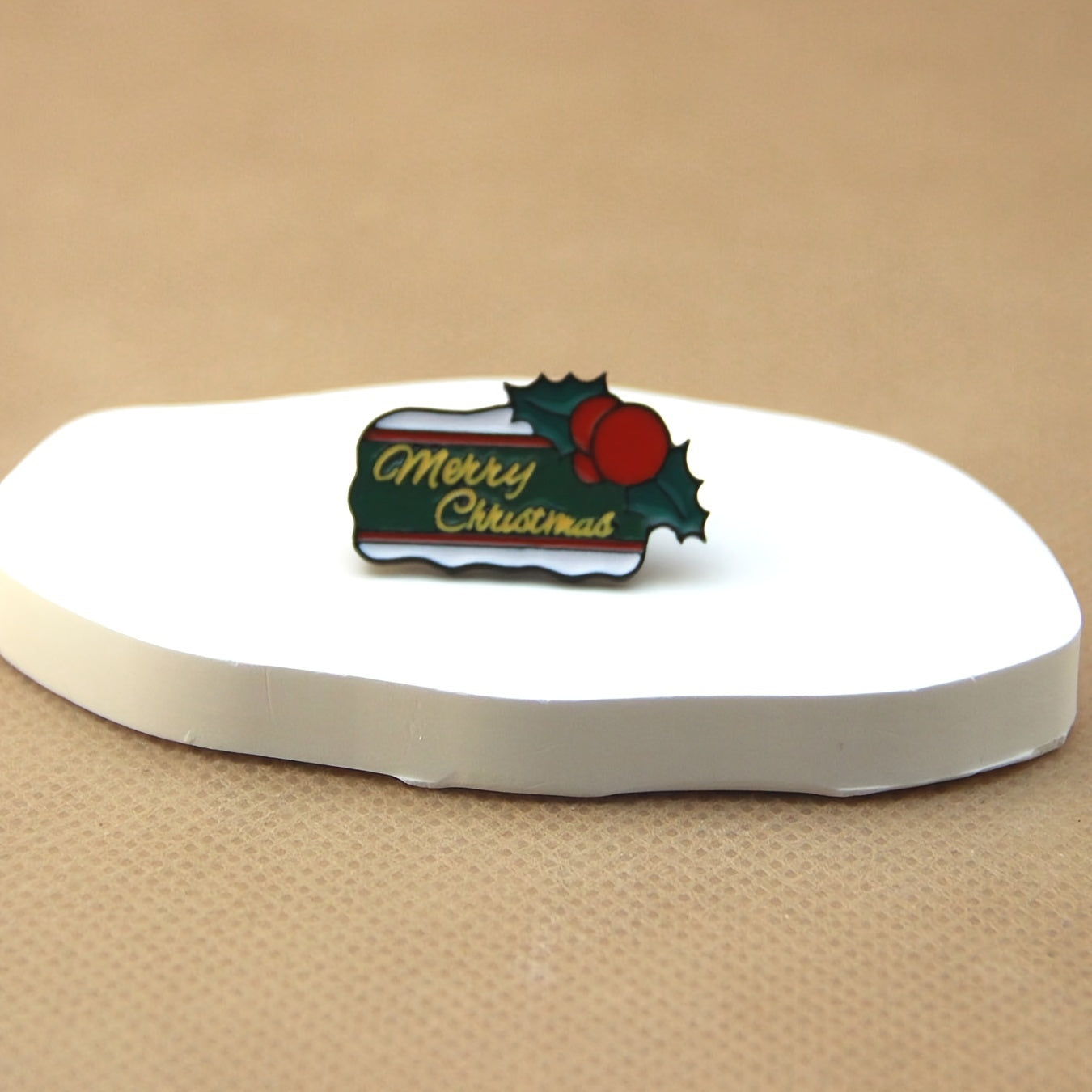 9 ta Rojdestvo broshlari to'plami, Santa, qoraxona, multfilm uslubidagi alloy pinlar, kalitlar va kurtkalar uchun