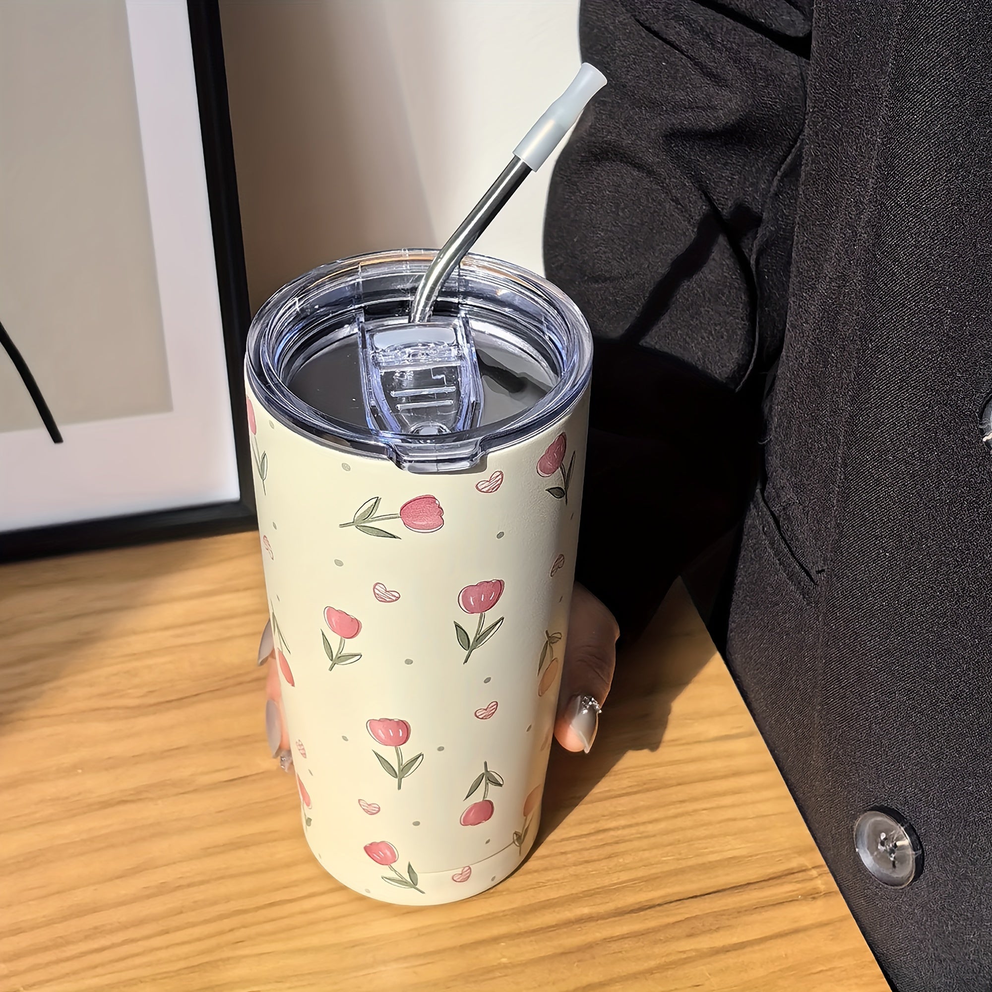 Bir dona Tulip naqshidagi suv shishasi, 600ml/20.29oz sig'imga ega zanglamas po'latdan yasalgan izolyatsiyalangan suv stakanlari, yoz va qish ichimliklari uchun ideal. Sayohat aksessuarlar va sovg'alar uchun mukammal.