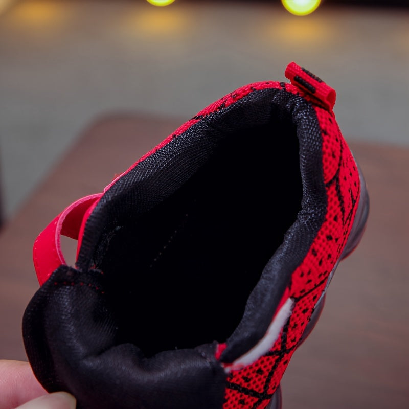 MGO Yoshlar LED Yoritilgan Krossovkalar - O'g'il va qizlar uchun nafas oladigan to'r krossovkalari, qora/oq, qizil/qora, ko'k/qora naqshlarida qorong'ida porlaydigan dizayn.