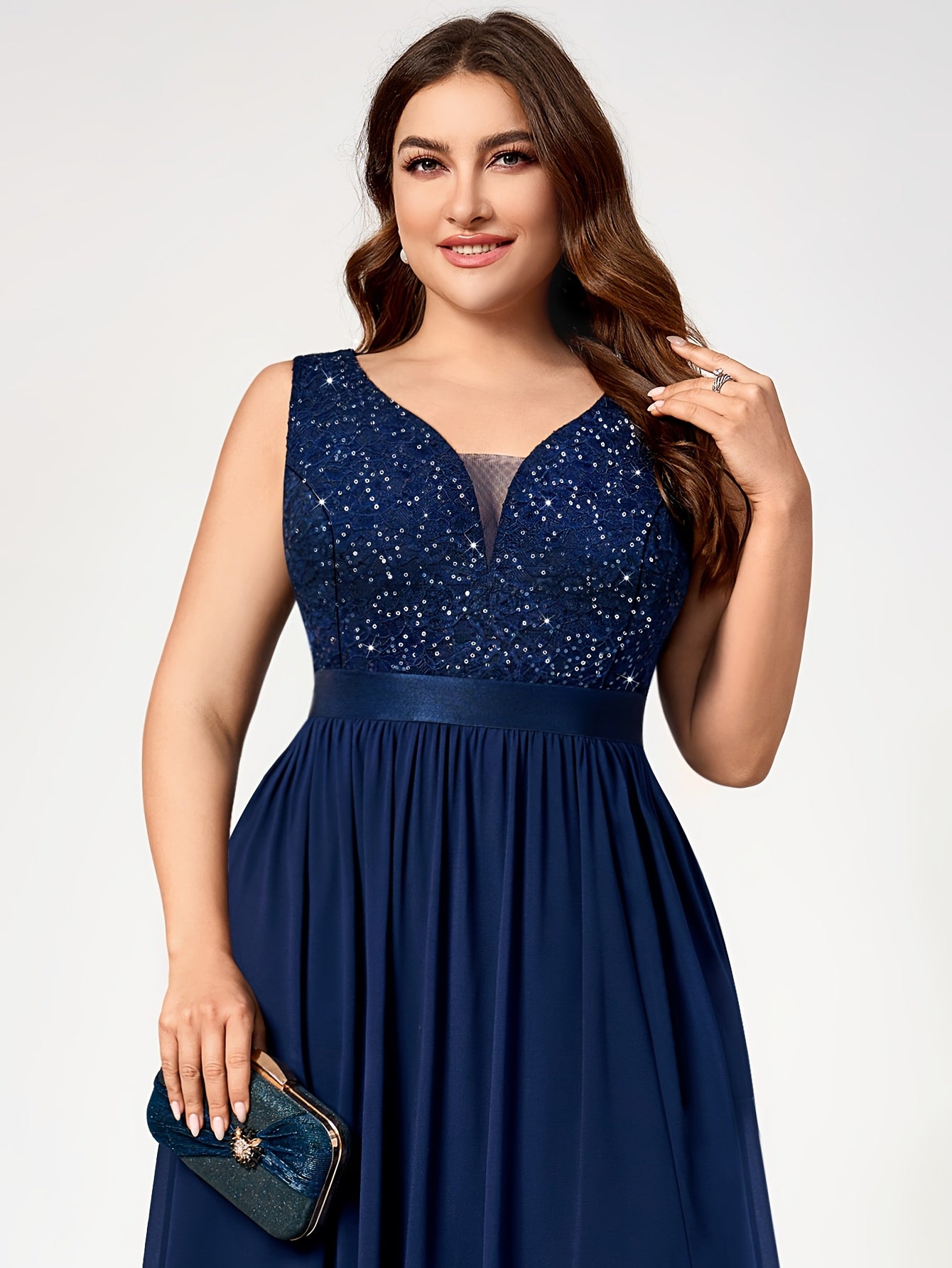 Women's Lace Tulle V-Neck Gown Sleeveless Floor-Length Formal Dress