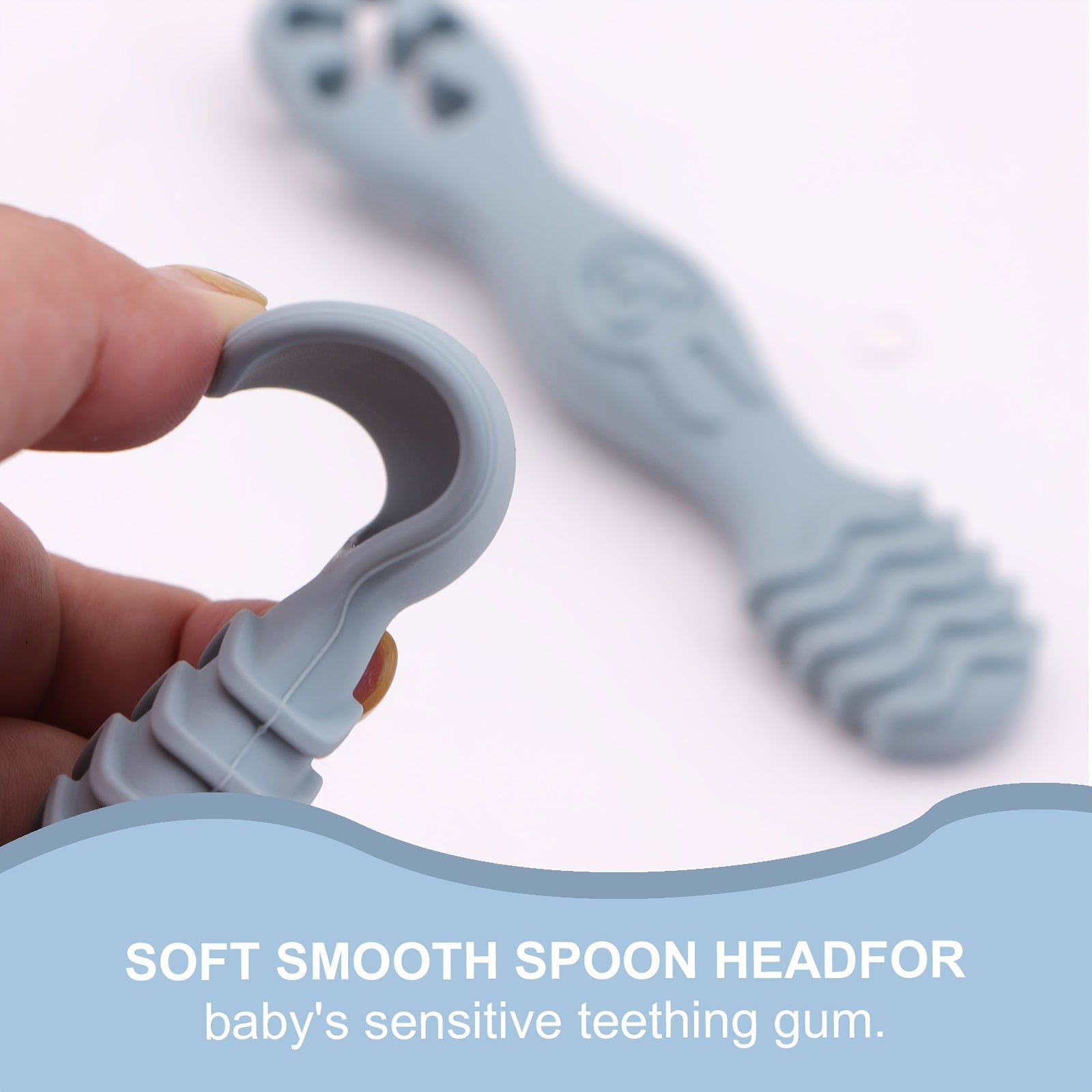 Набор из четырех силиконовых ложек для жевания для малышей, изготовленных из силиконового материала пищевого качества. В этот набор входят две ложки и две вилки, идеально подходящие для обучения и мягкого кормления для детей.