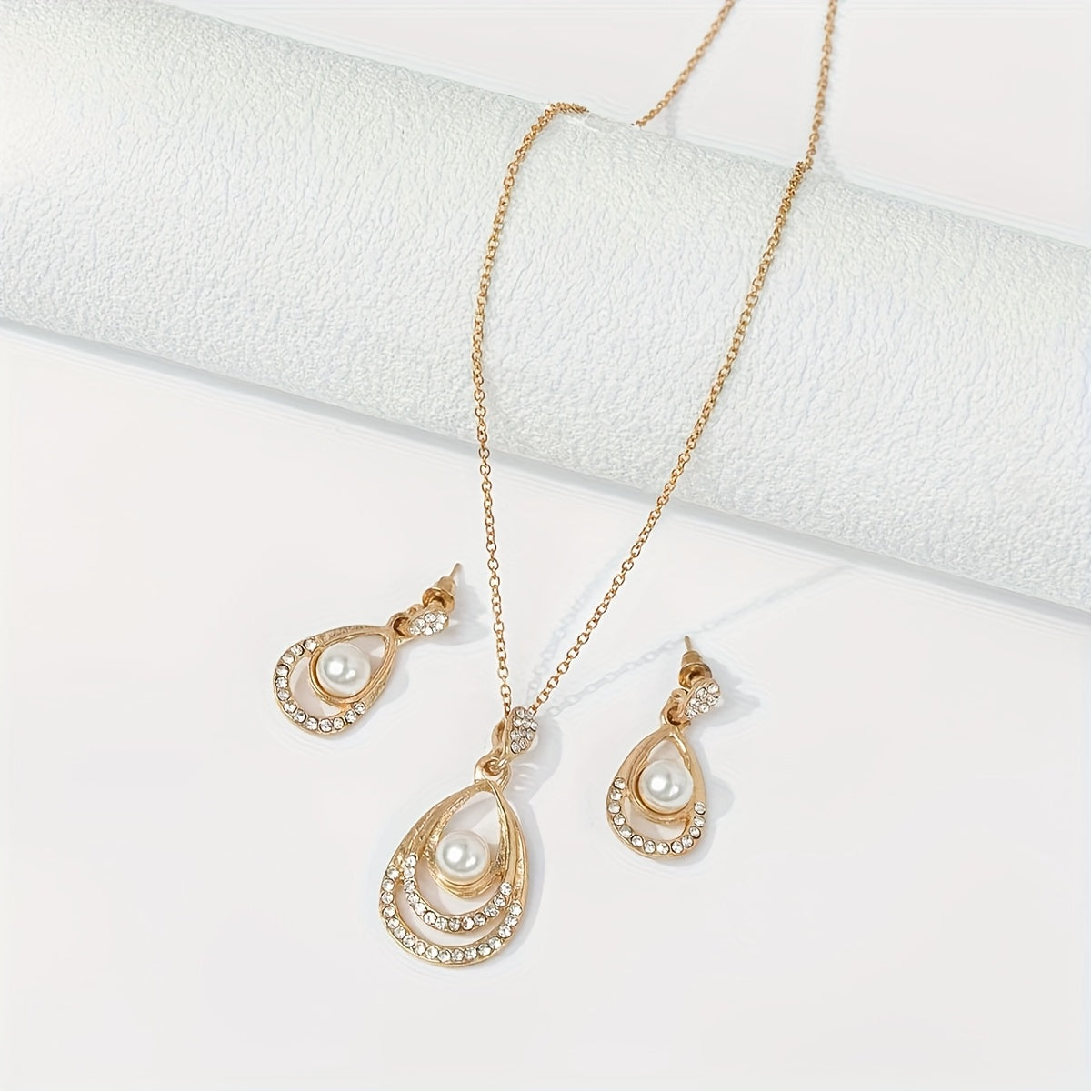 Ayollar uchun Klassik Vintage Zargarlik To'plami - Titan Po'latidan Yasalgan Marjon, Quloq Nosh, va Yuzuk, Tabiiy Shirin Marjonlar Bilan Bezaklangan - Maxsus Tadbirlar, Sovg'alar, To'ylar, Yubileylar va Tug'ilgan Kunlar Uchun Mukammal Abzal - Mustahkam va