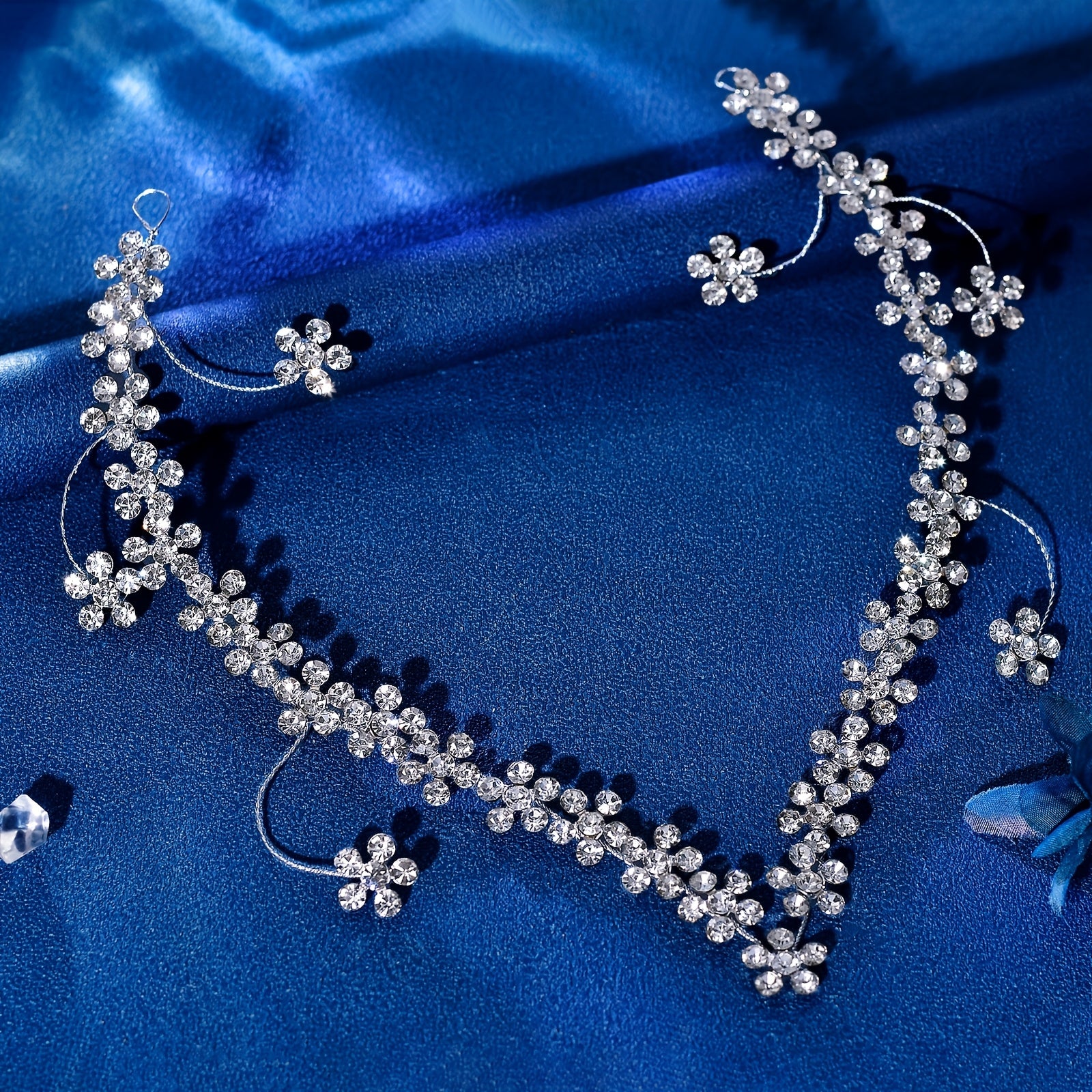 Elegant Floral Headpiece with Sparkling Water Drill Detail for Brides