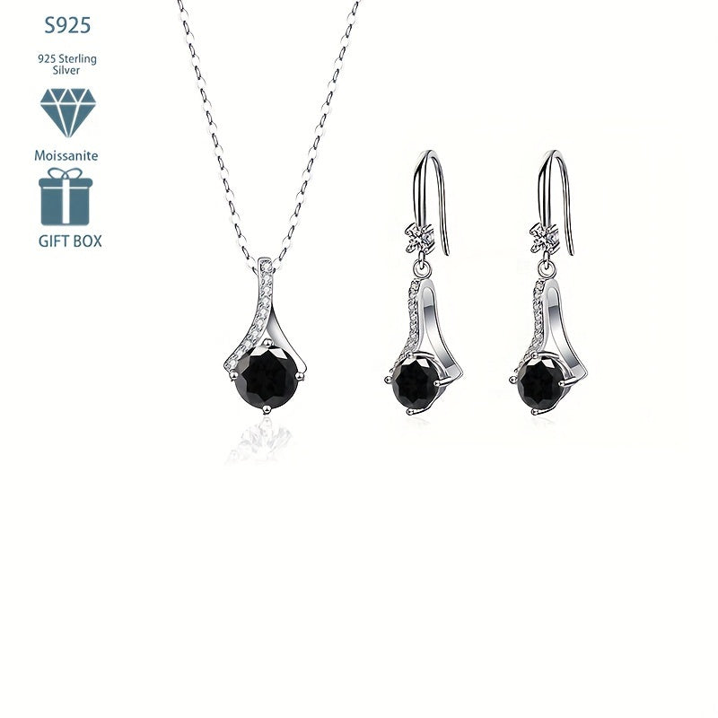 Gipoallergen yuqori sifatli 925 sterling kumush zargarlik to'plami, 1 ta Moissanite marjon (har biri 1 karat, jami 3 dona) va 2 ta Moissanite quloq bilaguzuklari (har biri 1 karat). Sertifikat va sovg'a qutisi bilan birga keladi.