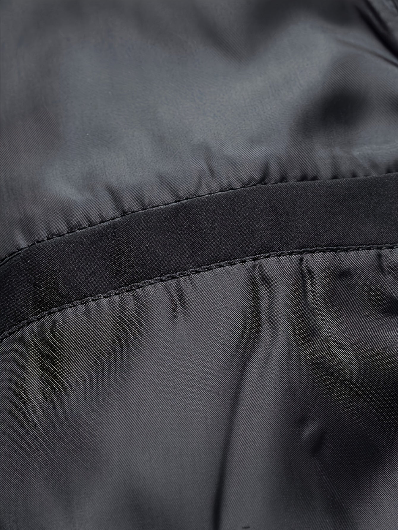 Erkaklar uchun mustahkam kaputli jaket, ish va ochiq havoda sport uchun ideal, yukxona cho'ntaklari bilan.