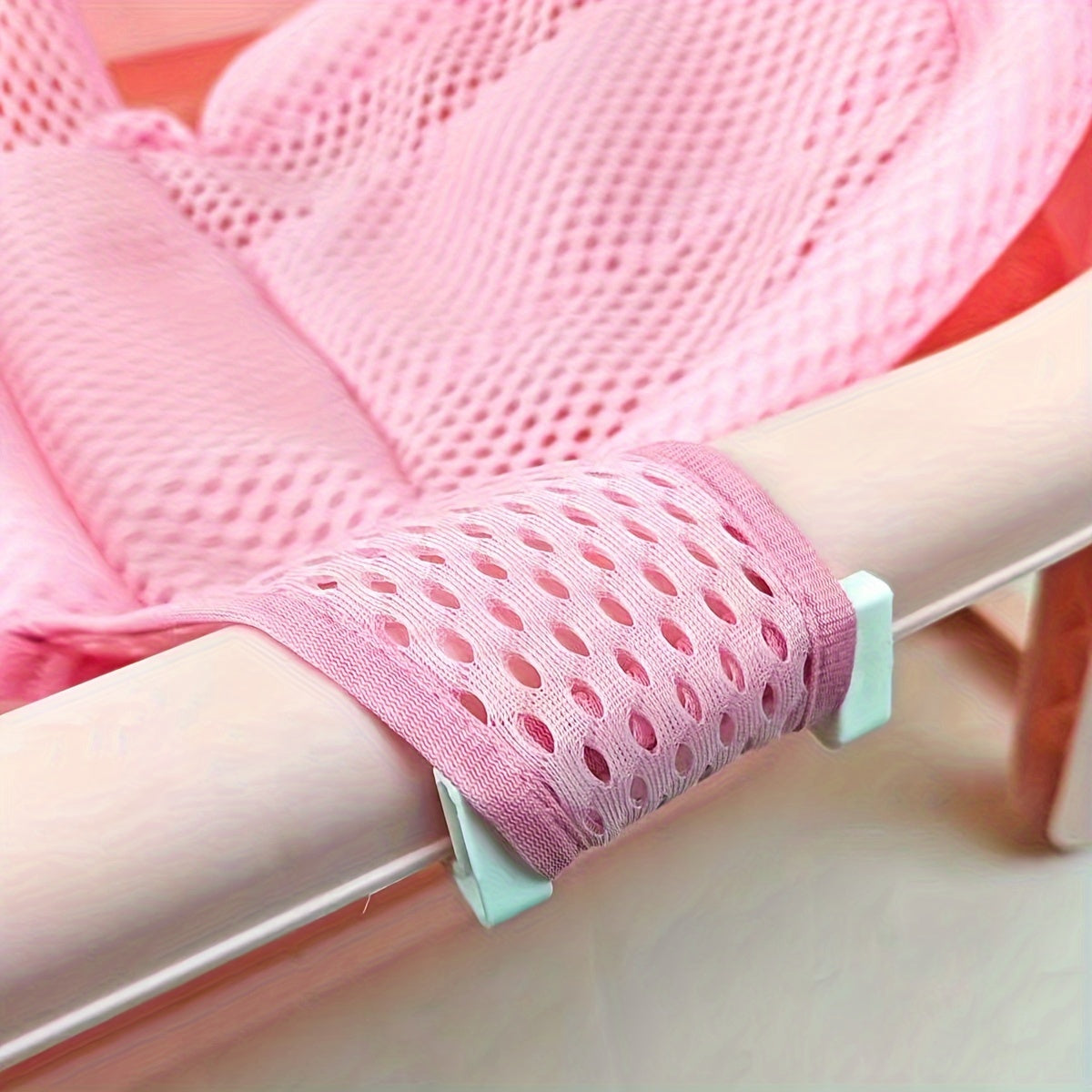 Мягкая полиэстеровая поддержка для купания детей с дизайном в форме буквы Т и 4 кнопками - доступна в розовом и зеленом цветах для детей