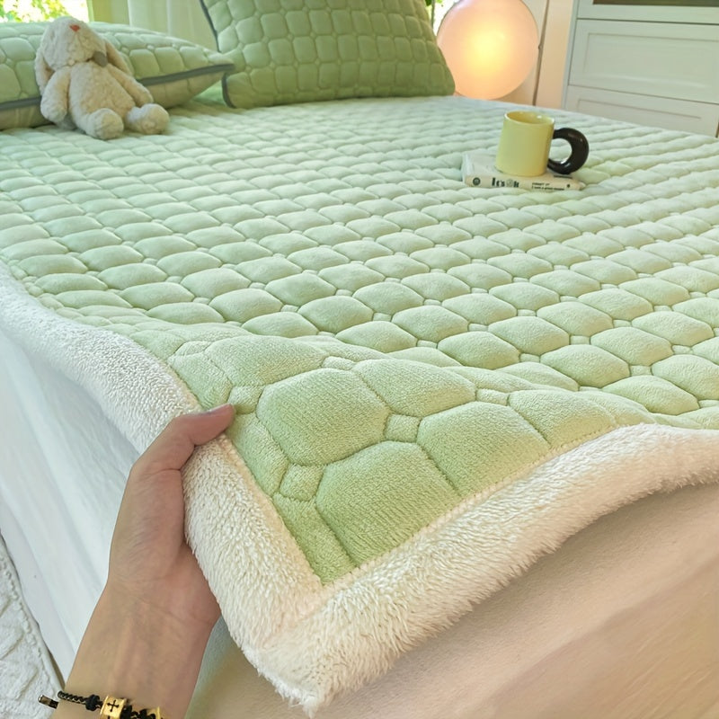 1 dona sutli velur matras, 4 burchakda elastik tasmalari bilan, yumshoq va mashinada yuvish mumkin. Yotoqxona, divan yoki mehmon xona uchun mos.