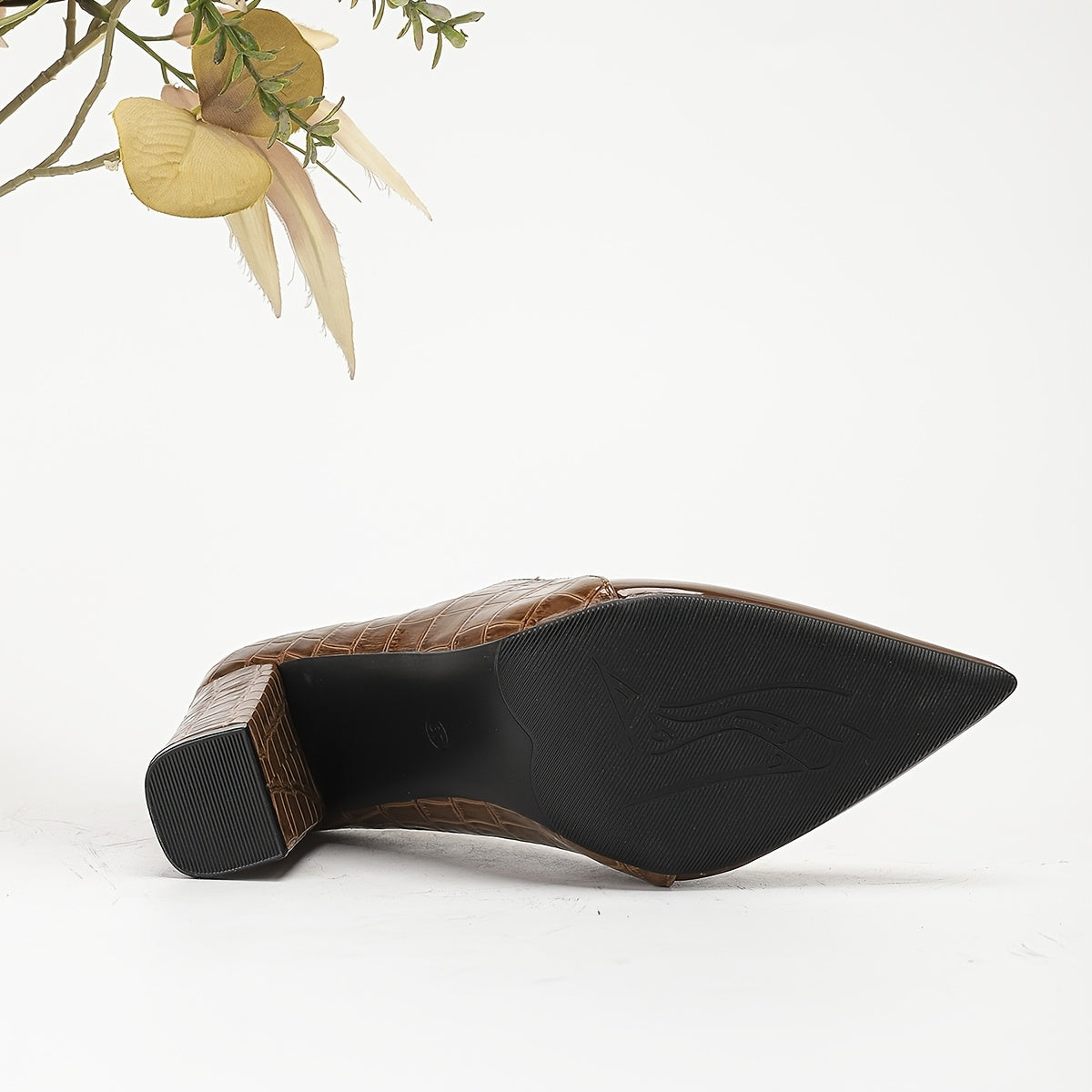 Women's Matt Faux Leather Mary Jane Pumps With Block Heel and Checkered Detail