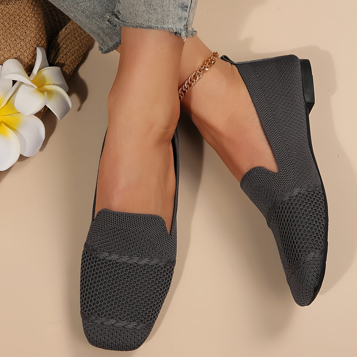 Ayollar uchun to'qilgan nafas oladigan kvadrat barmoqli poyabzal, to'rt fasl uchun