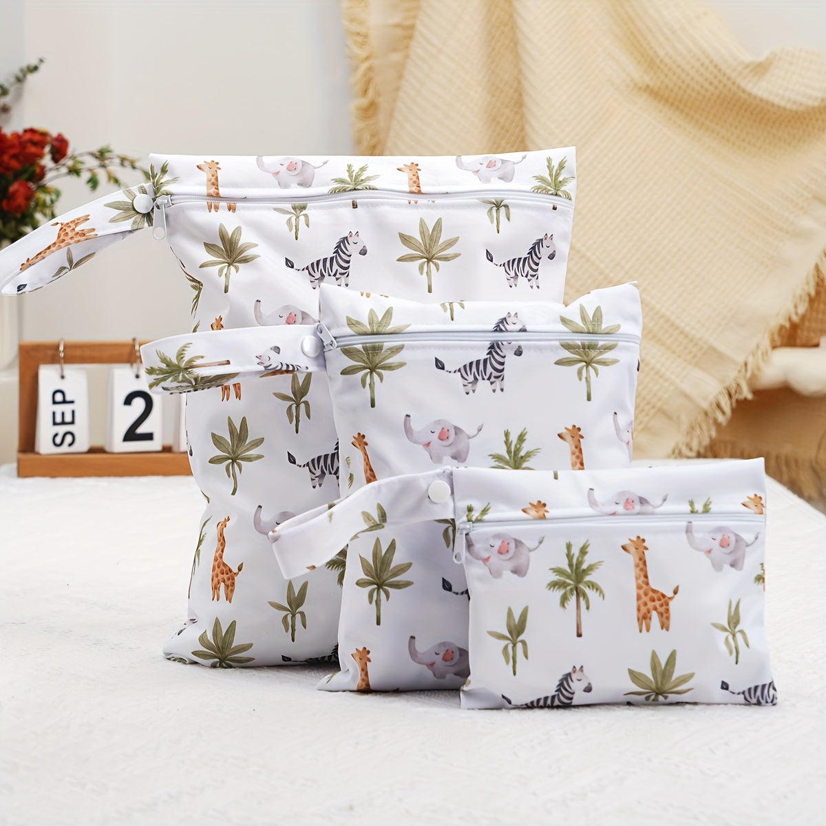 3 ta suv o'tkazmaydigan mato pampers saqlash sumkasi to'plami, bitta cho'ntakli yuviladigan nam-quruq sumkalar; suzish kiyimlarini saqlash uchun mukammal