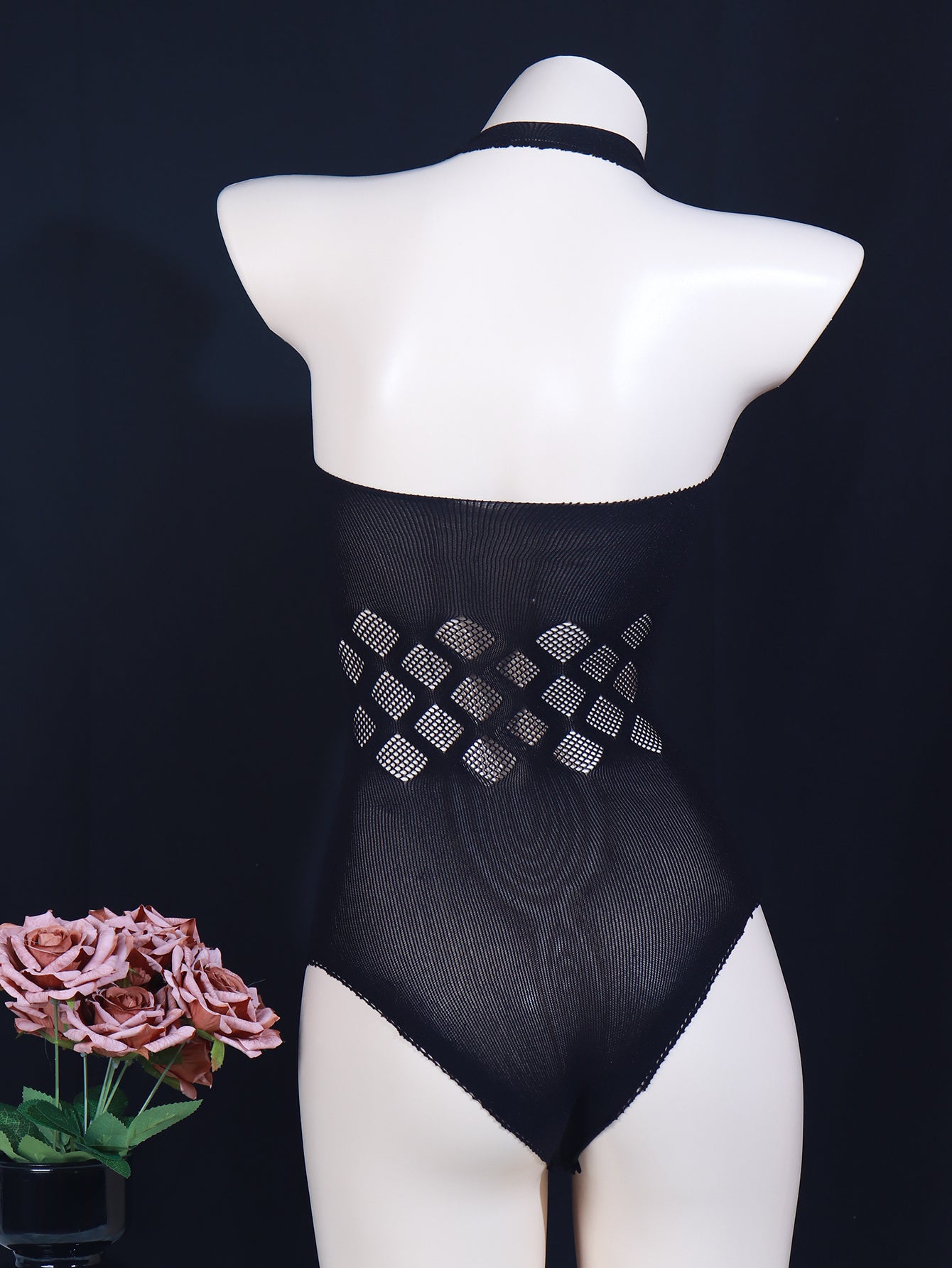 Ayollar uchun jozibali geometrik naqshli trikotaj bodysuit, yuqori qo'llab-quvvatlash, bo'sh detallar, yengsiz olmos halter, kattalar o'lchami, to'ldirishsiz, poliamid mato, yaqin kiyim.