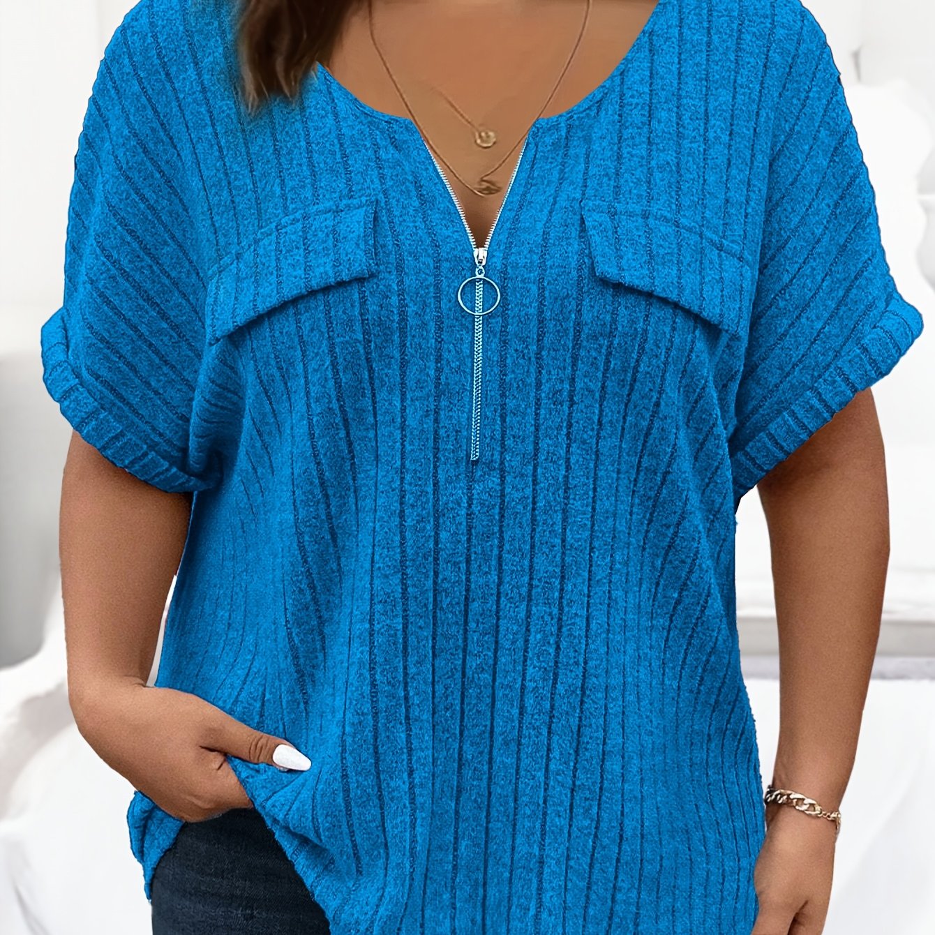 Women’s Plus Size Crew Neck T-Shirt Short Sleeve Zipper Faux Pockets