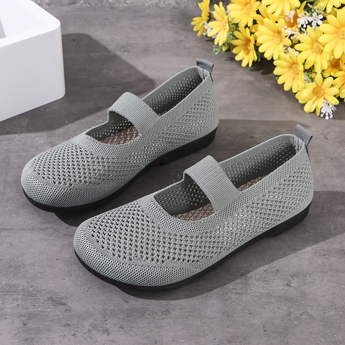 Lightweight Breathable Hollow Fabric Sneakers for Spring and Autumn Men