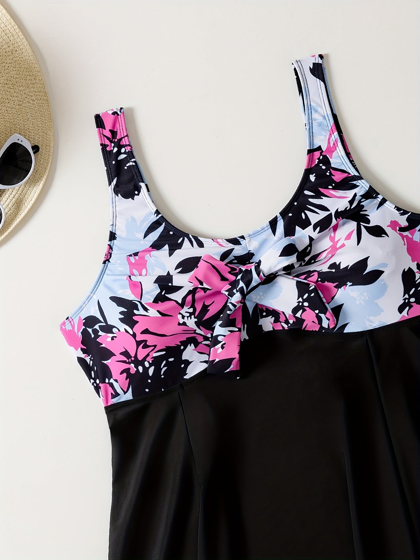 Пляжный костюм с цветочным принтом для полных с топом-бандо и завязками спереди