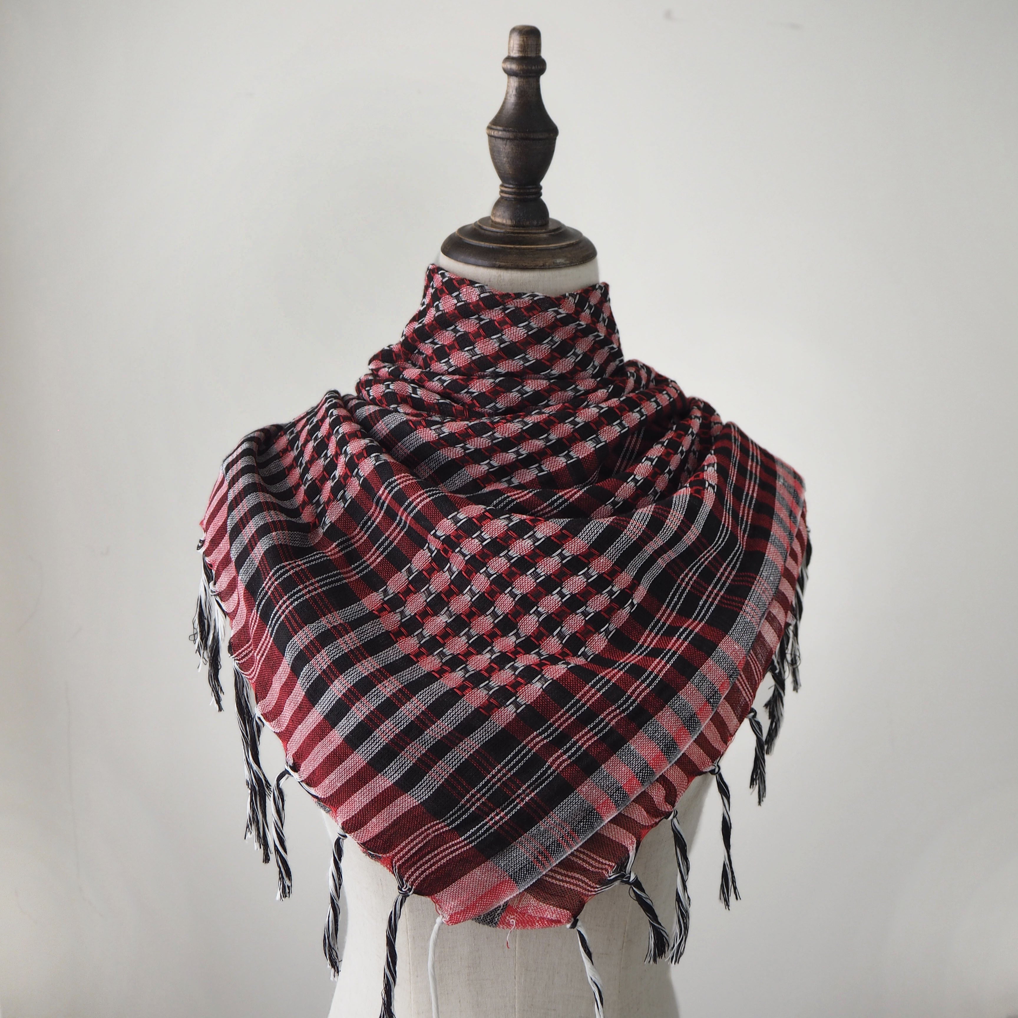 Qora va oq tekislangan polyester hijab sharf, tassellar bilan, shamolga chidamli, quyoshdan himoyalovchi shalvar, ochiq havoda faoliyat uchun