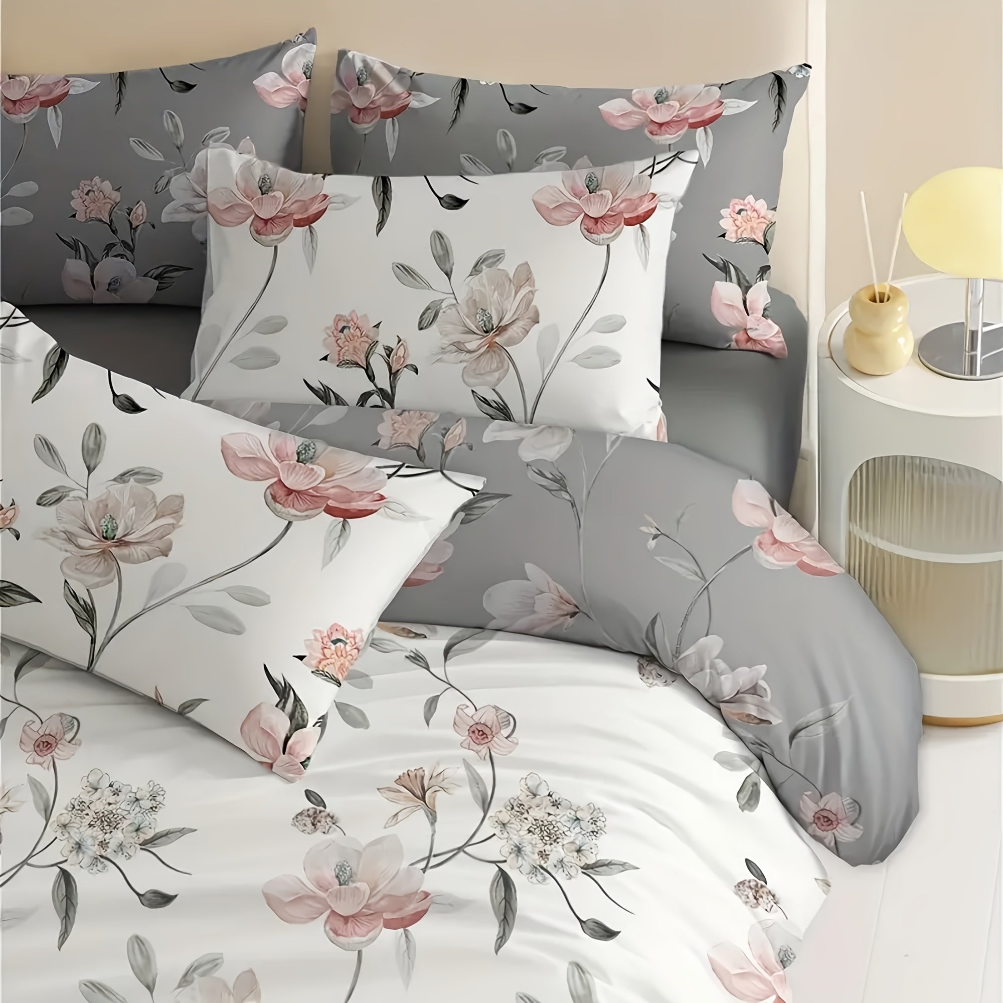 Two-Color Flower Pattern Bedding Set for Bedroom and Guest Room with Soft Polyester Fabric