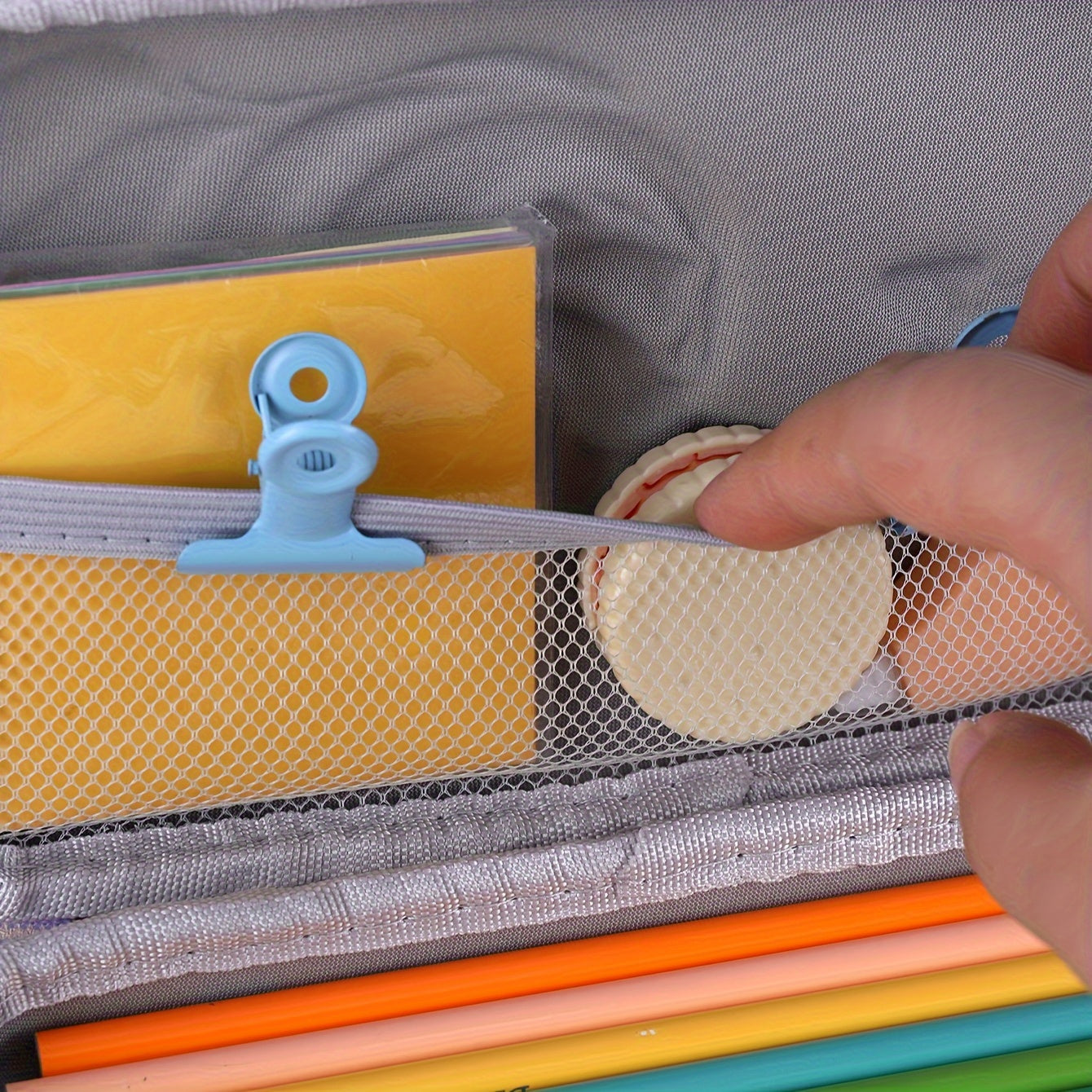 Katta sig'imli unicorn qalam qutisi, 3D sharcha dizayni bilan, pushti va binafsha ranglarda. Ikki qatlamli, ko'p funksiyali kanstut qutisi, fermuarli yopiq. Maktab va ofis jihozlari uchun ideal. Mukammal.