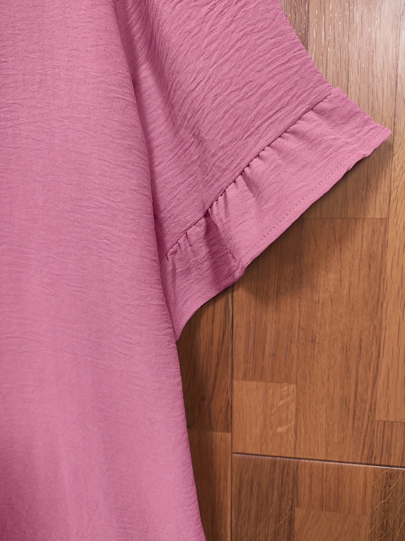 Blusa de manga campana de talla grande para mujer, con volantes, parte frontal corta y parte trasera larga, color negro, tela suave