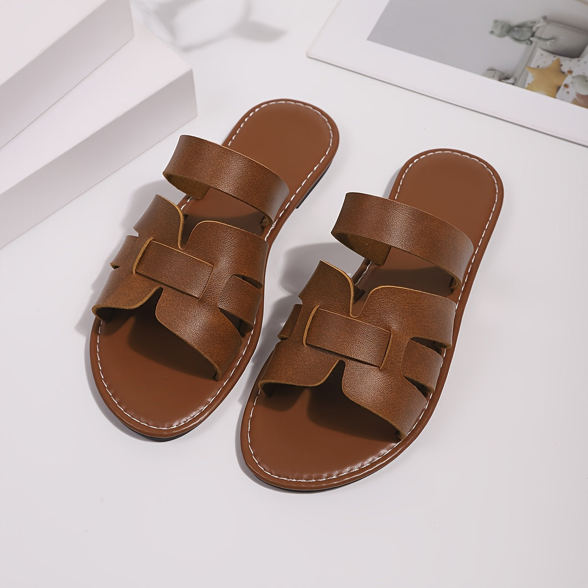 Ayollar uchun keng model ochiq barmoqli tekis sandalki, nafas oladigan strapli yozgi plyaj uchun