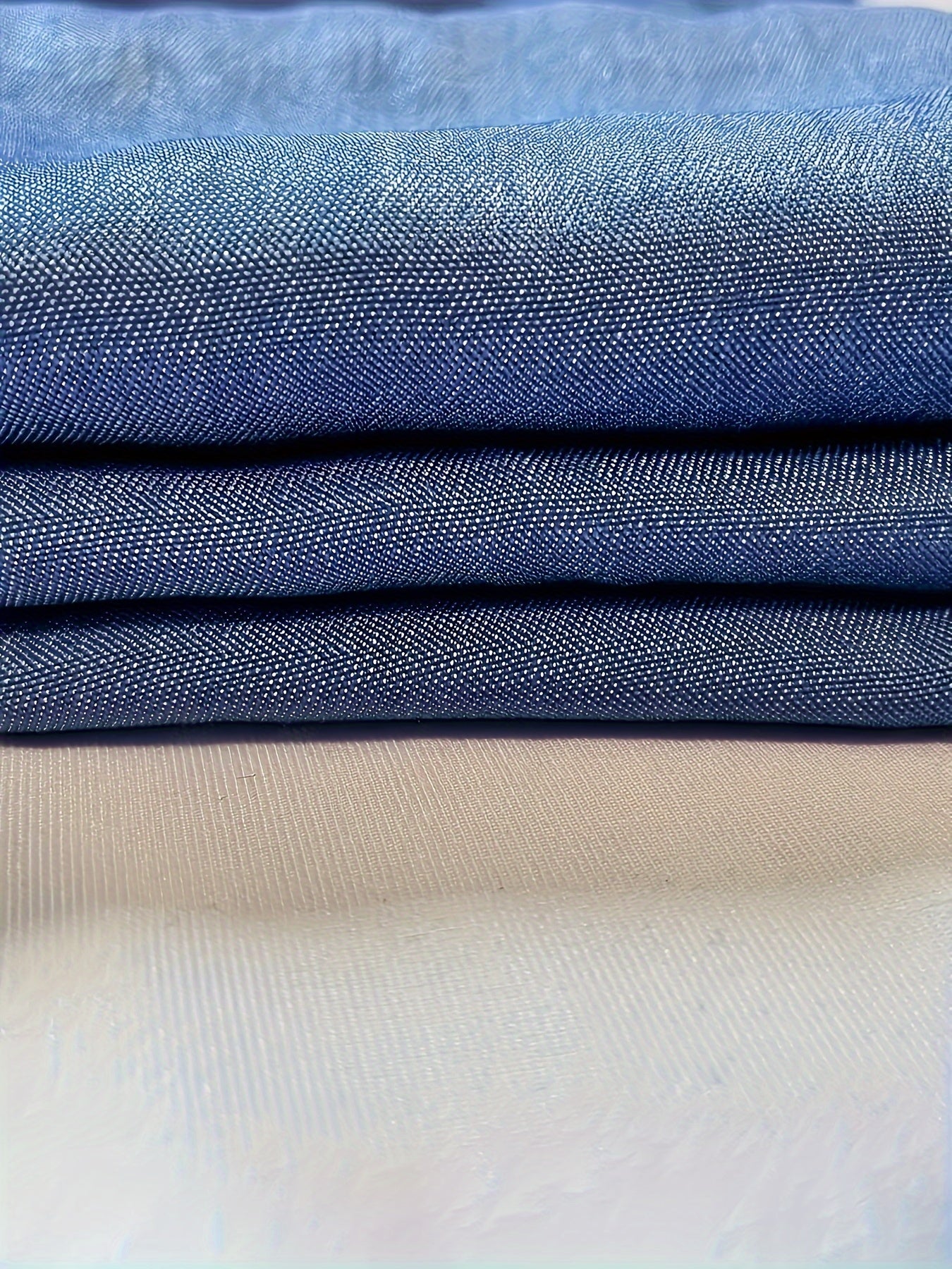 Ayollar uchun 100% polyesterdan tayyorlangan, tent silueti bilan elegant bir rangli uzun qo'lqonli libos. Tugma tafsiloti bilan lapel yaka mavjud, bahor/kovak mavsumi uchun mos. To'qilgan materialdan tayyorlangan.