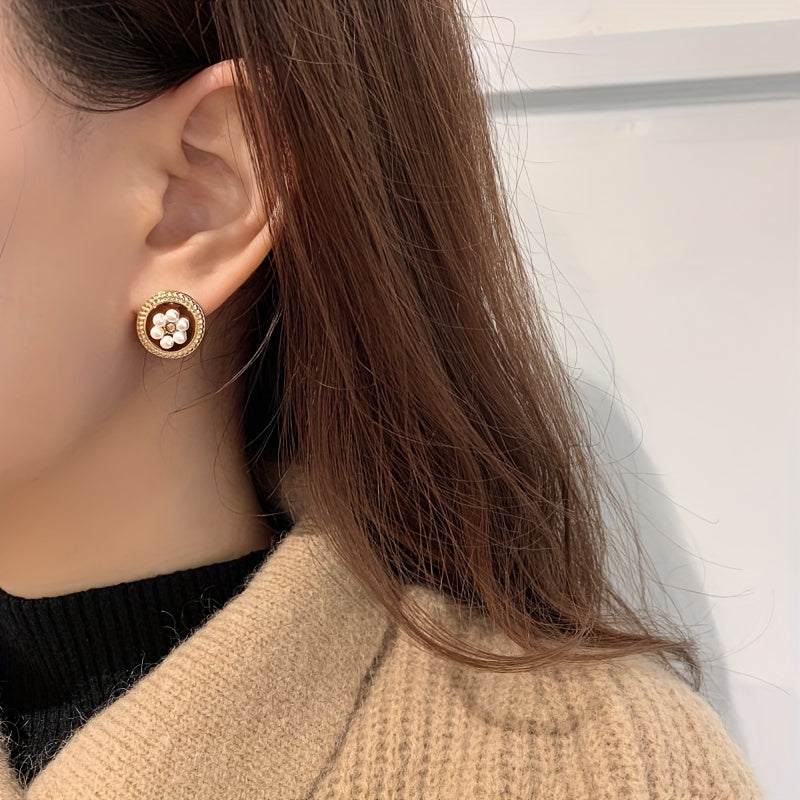 5 ta vintage hashamatli taqinchoqlar to'plami, sink qotishmasidan yasalgan bayonotli studlar va kumush quloq ignalari bilan yurak shaklidagi osma taqinchoqlarni o'z ichiga oladi. Bayramlar va maxsus tadbirlar uchun mukammal, nafis taqinchoqlar.