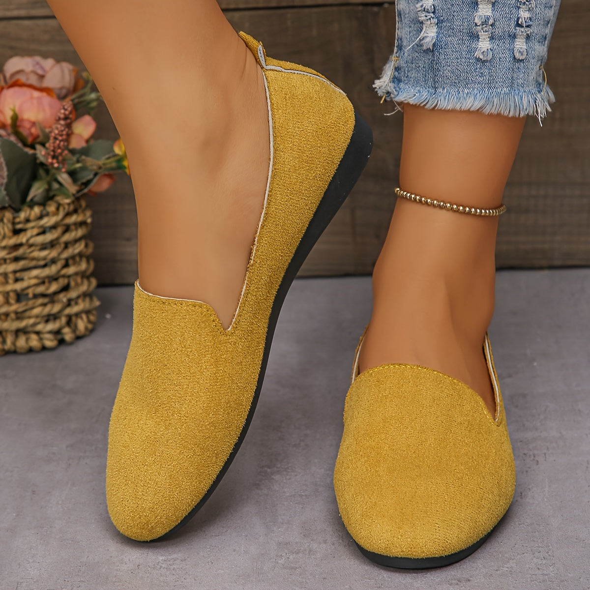 Women's Flat Shoes Solid Color Lightweight Fabric Slip-On Round Toe All-Season