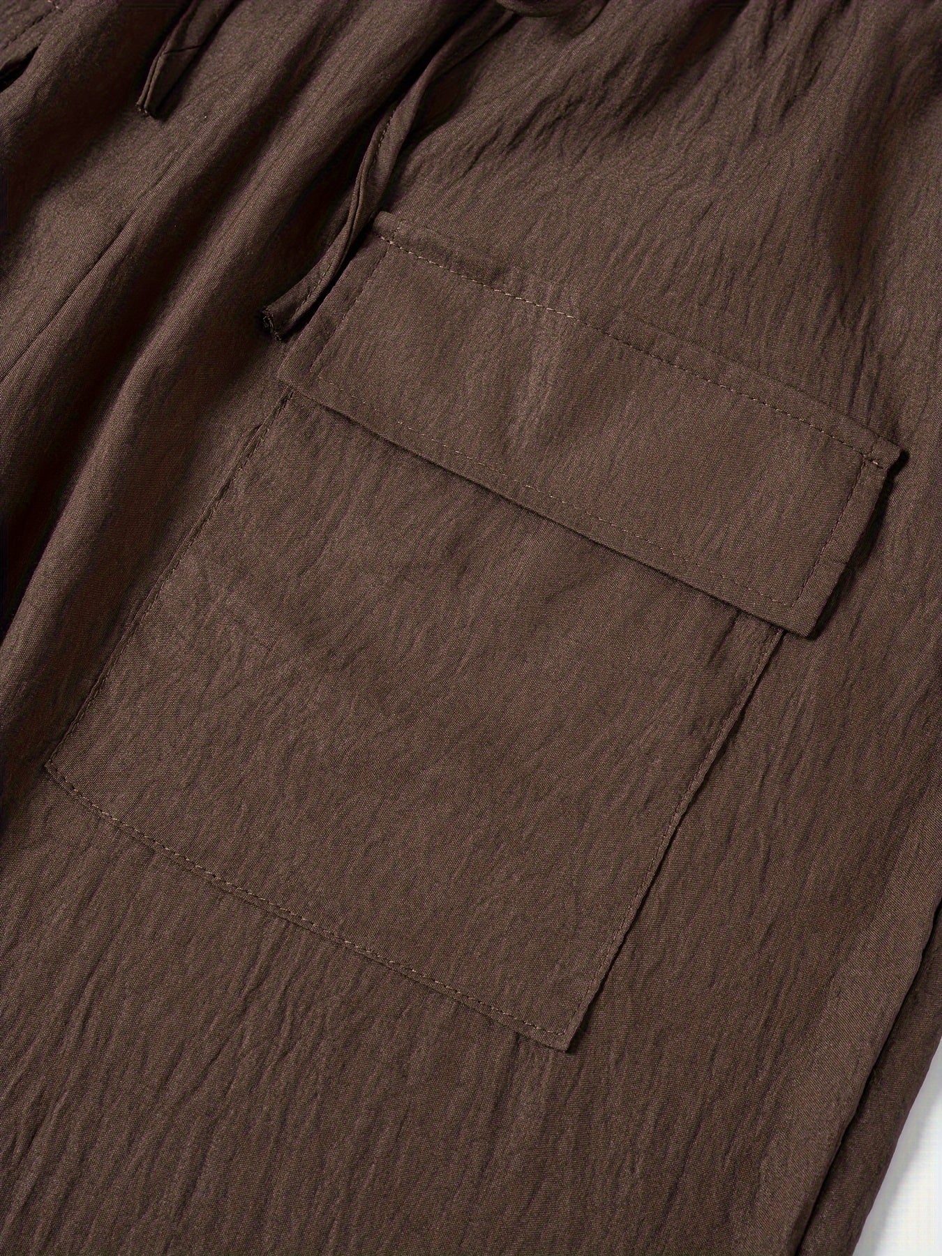 Katta o'lchamdagi ayollar uchun oddiy rangdagi casual shortlar, tortish belbog'i va cho'ntaklar bilan, cho'zilmaydigan polyesterdan tayyorlangan va mashinada yuvish mumkin.