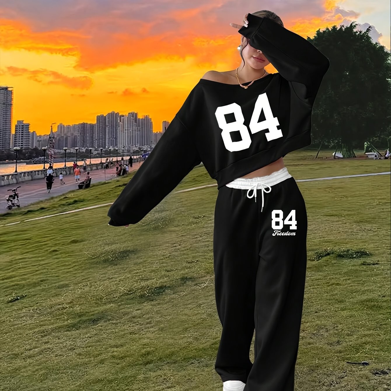 Conjunto de top y pantalones jogger de manga larga con letras y cuello asimétrico para mujer