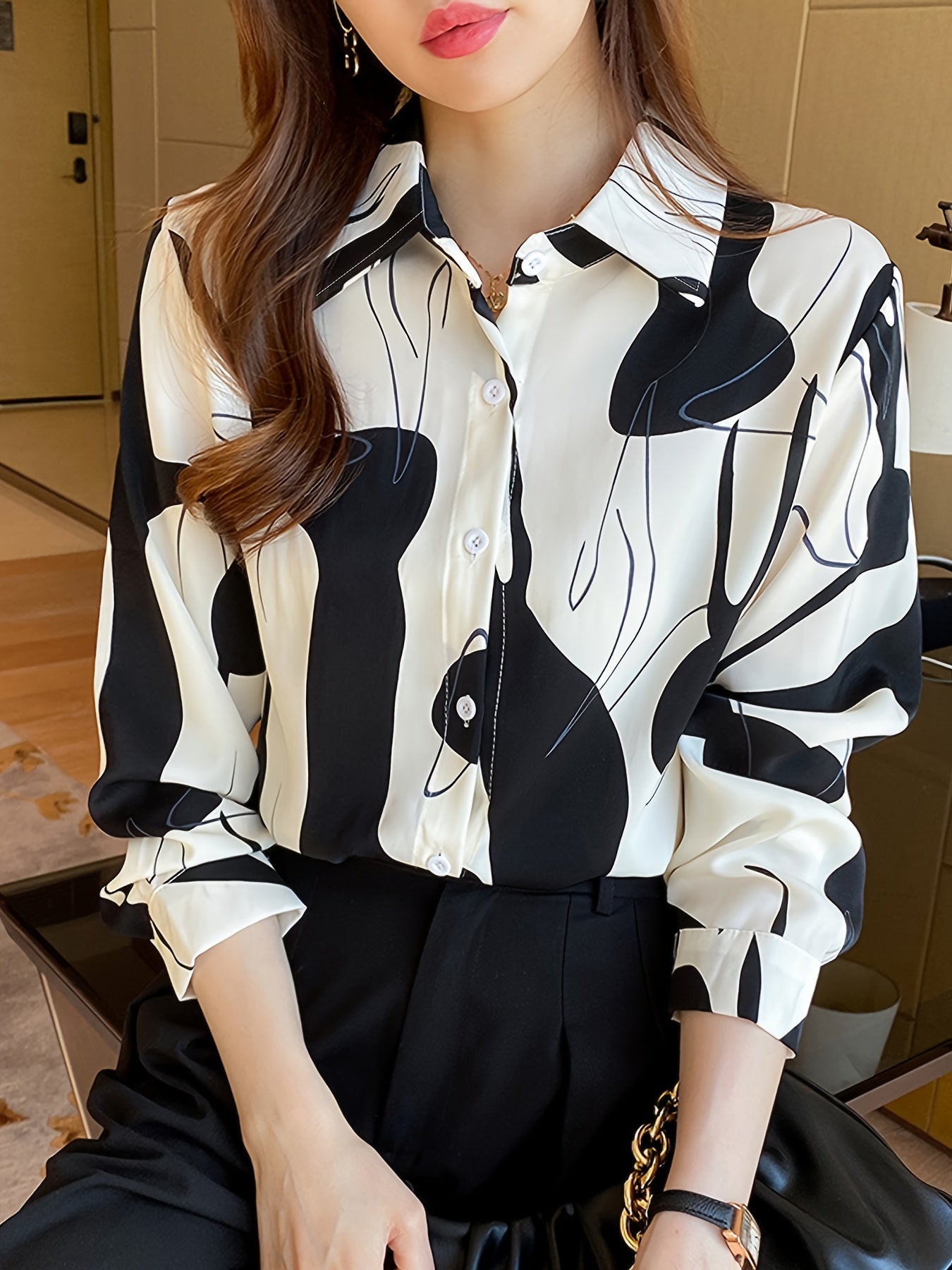 Women's Long Sleeve Polo Shirt with Abstract Print for Spring and Fall