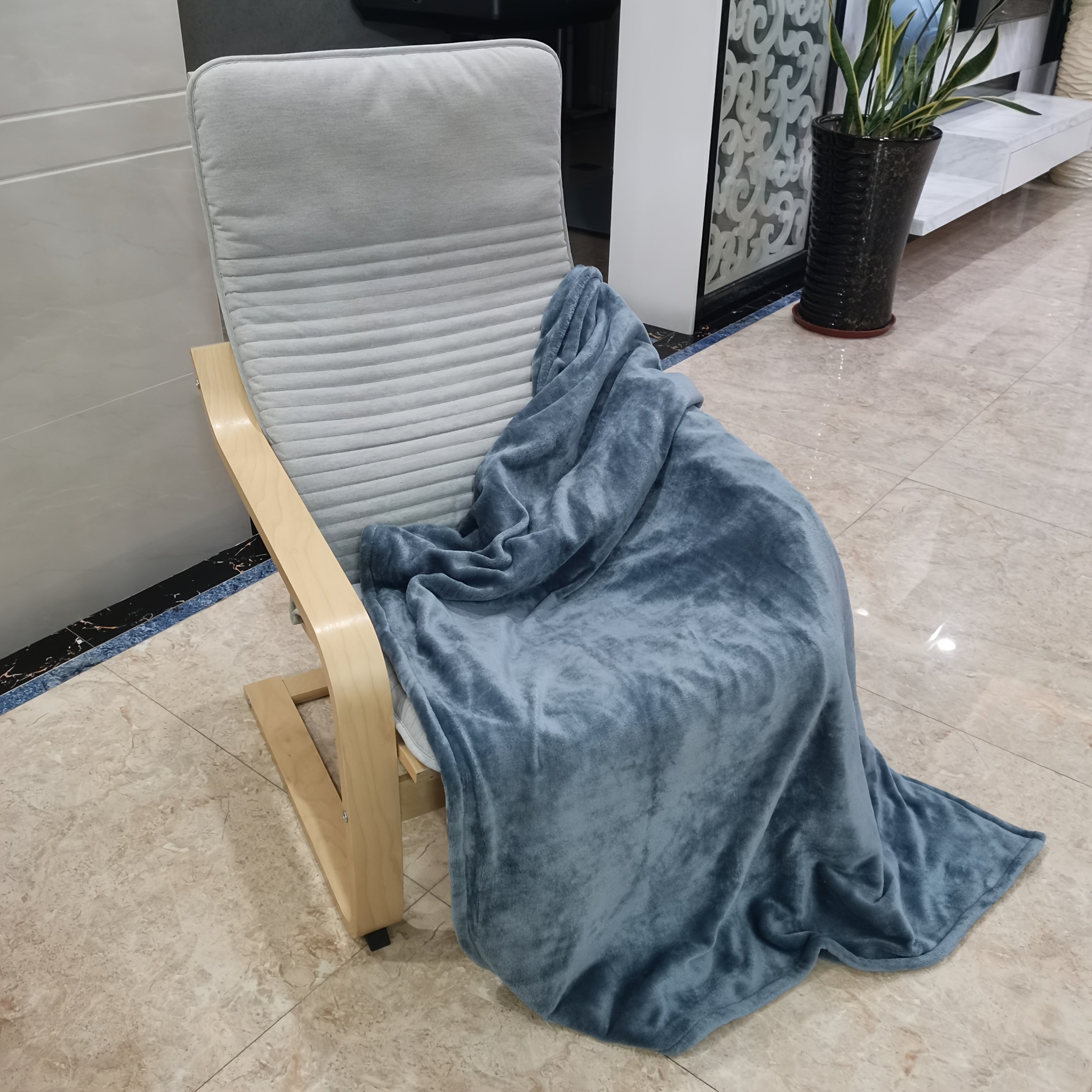 Gray Car Electric Blanket 30W Heated Throw Soft Warm Synthetic Fiber